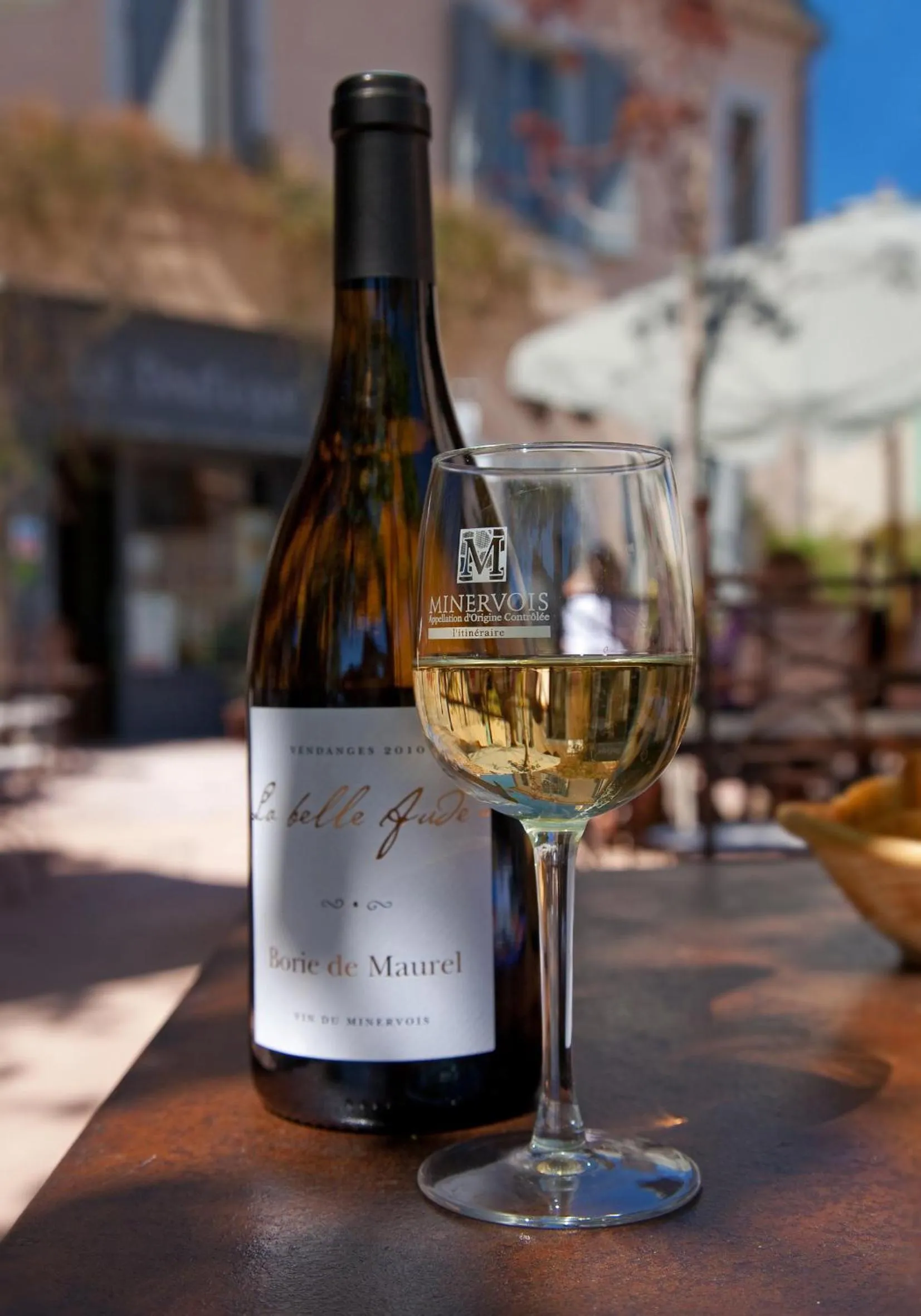 Lounge or bar in Contact Hôtel Le Minervois - Hôtel & Restaurant Au nord de Carcassonne