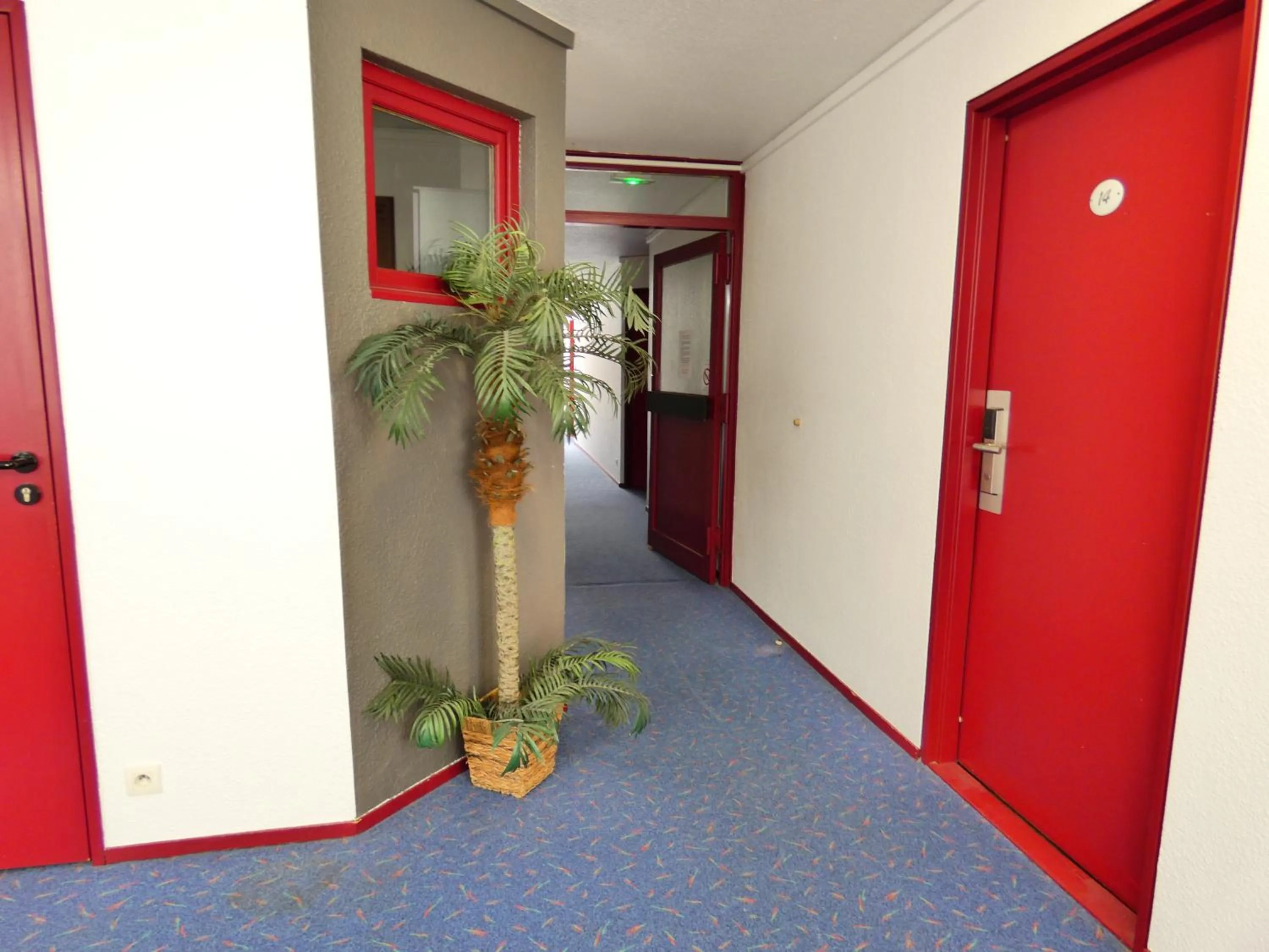 Lobby or reception in Hôtel du Parc Limoges & Restaurant "Le temps d'une pause"