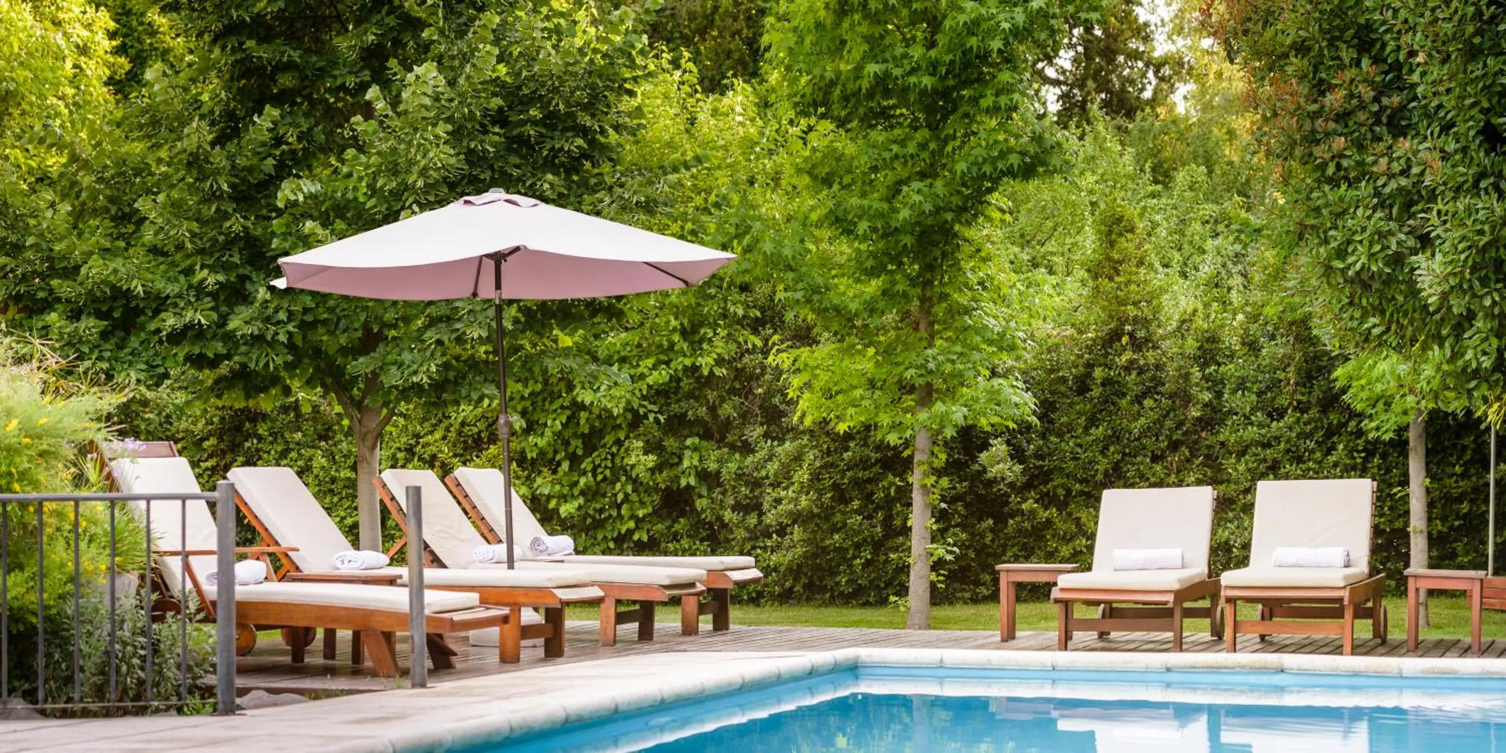 Swimming pool in Lares De Chacras