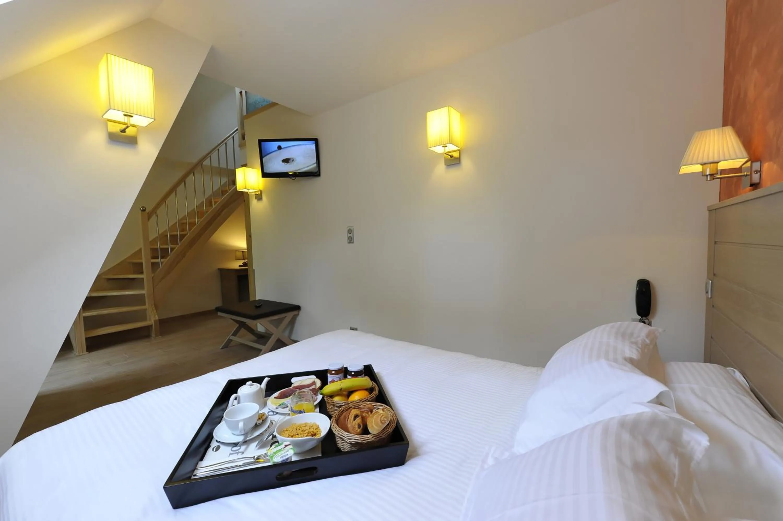 Photo of the whole room, Bed in Logis Hôtel Restaurant Les 2 Rives - A75, en bordure de rivière