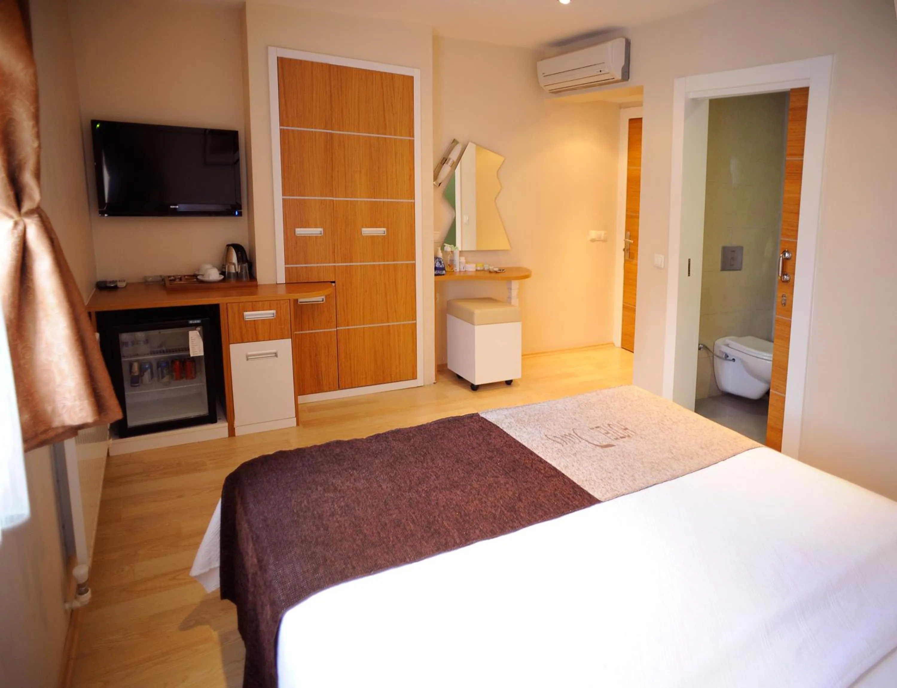 Bed in Hotel Davos Istanbul