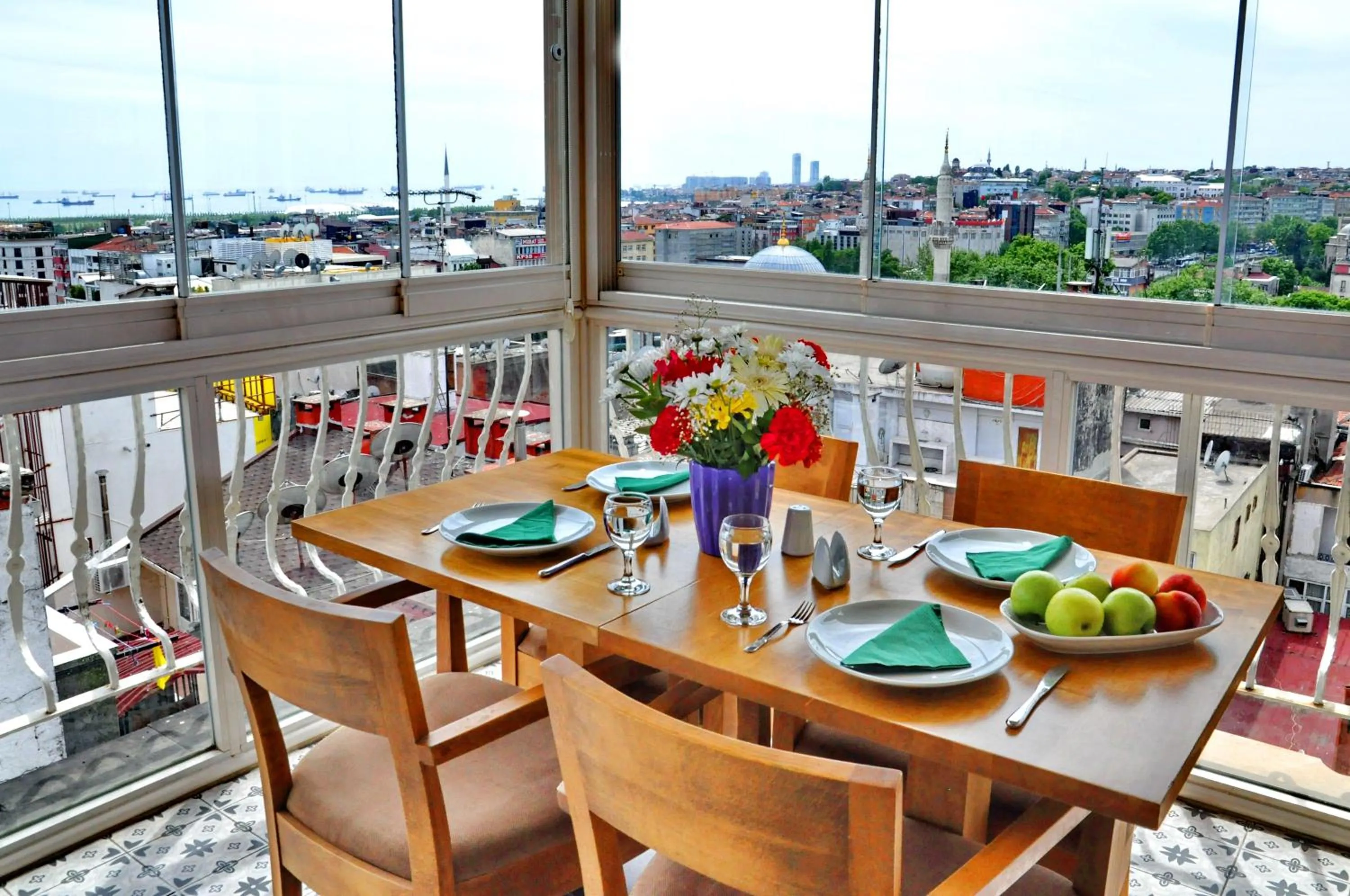 Dining area in Hotel Davos Istanbul