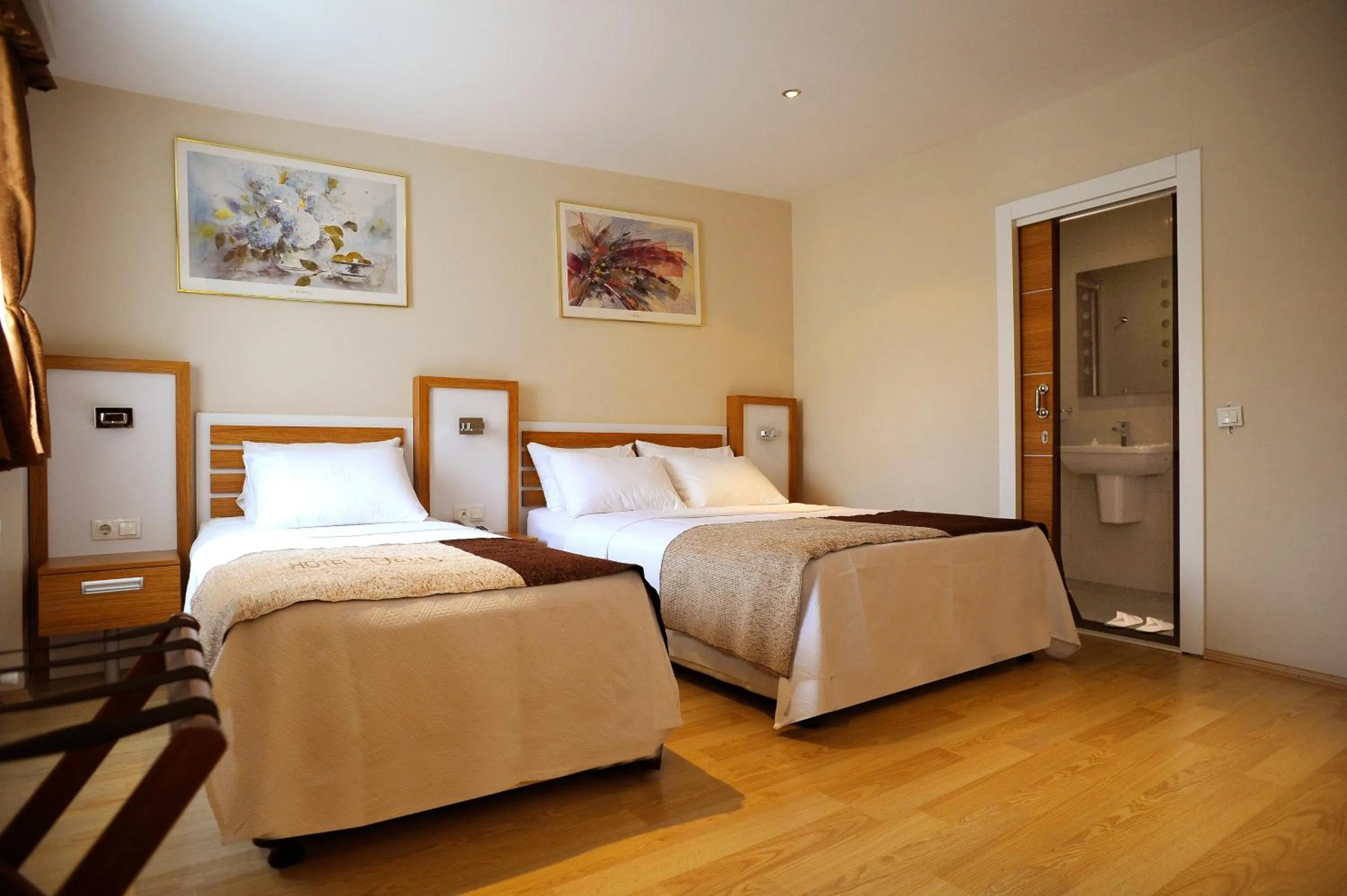 Bedroom, Bed in Hotel Davos Istanbul