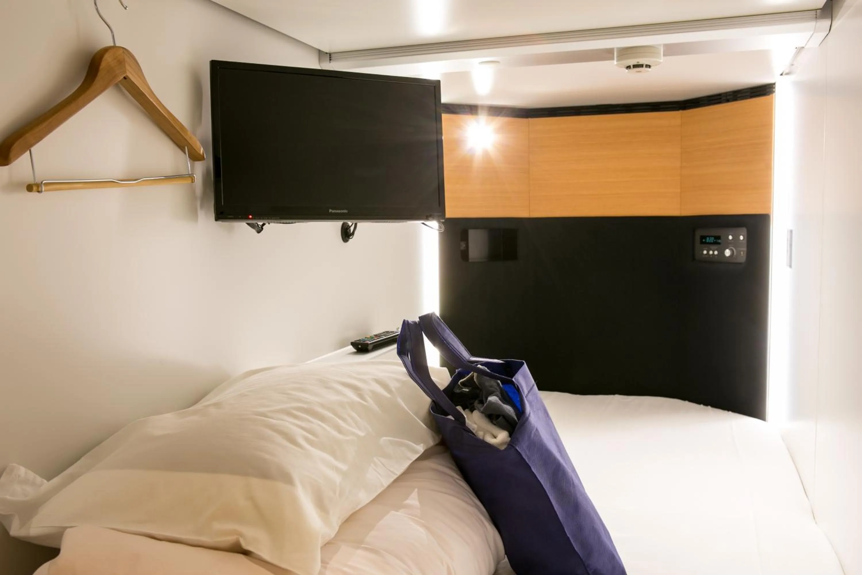 Bedroom, Bed in Kanazawa Capsule Hotel Musashimachi