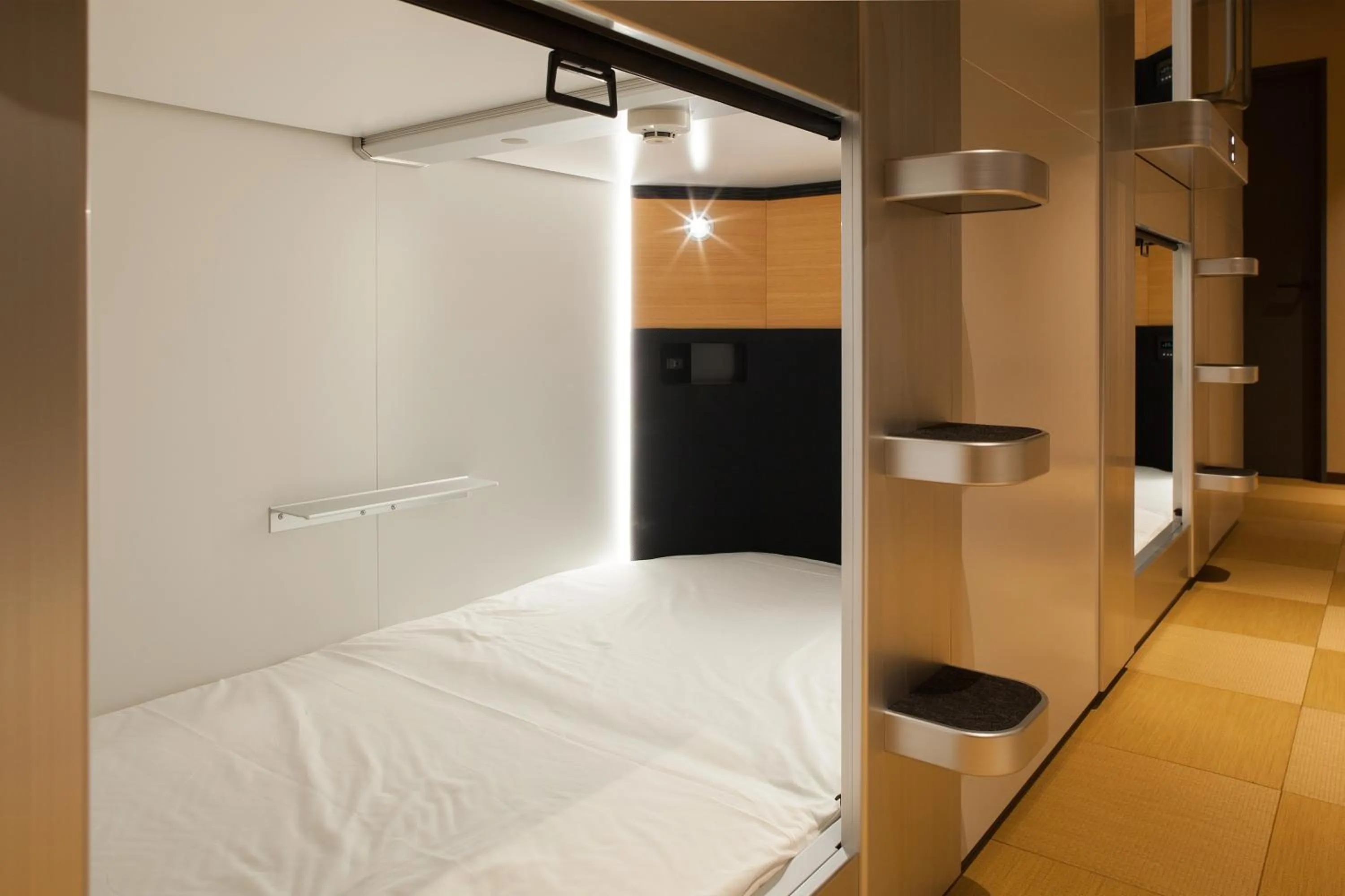 Photo of the whole room, Bed in Kanazawa Capsule Hotel Musashimachi
