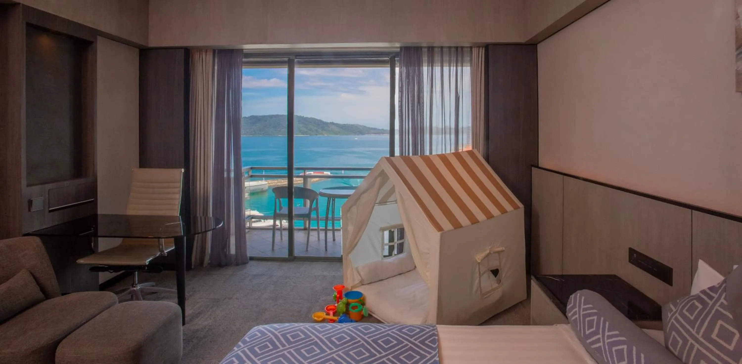 Bed in The Pacific Sutera Hotel