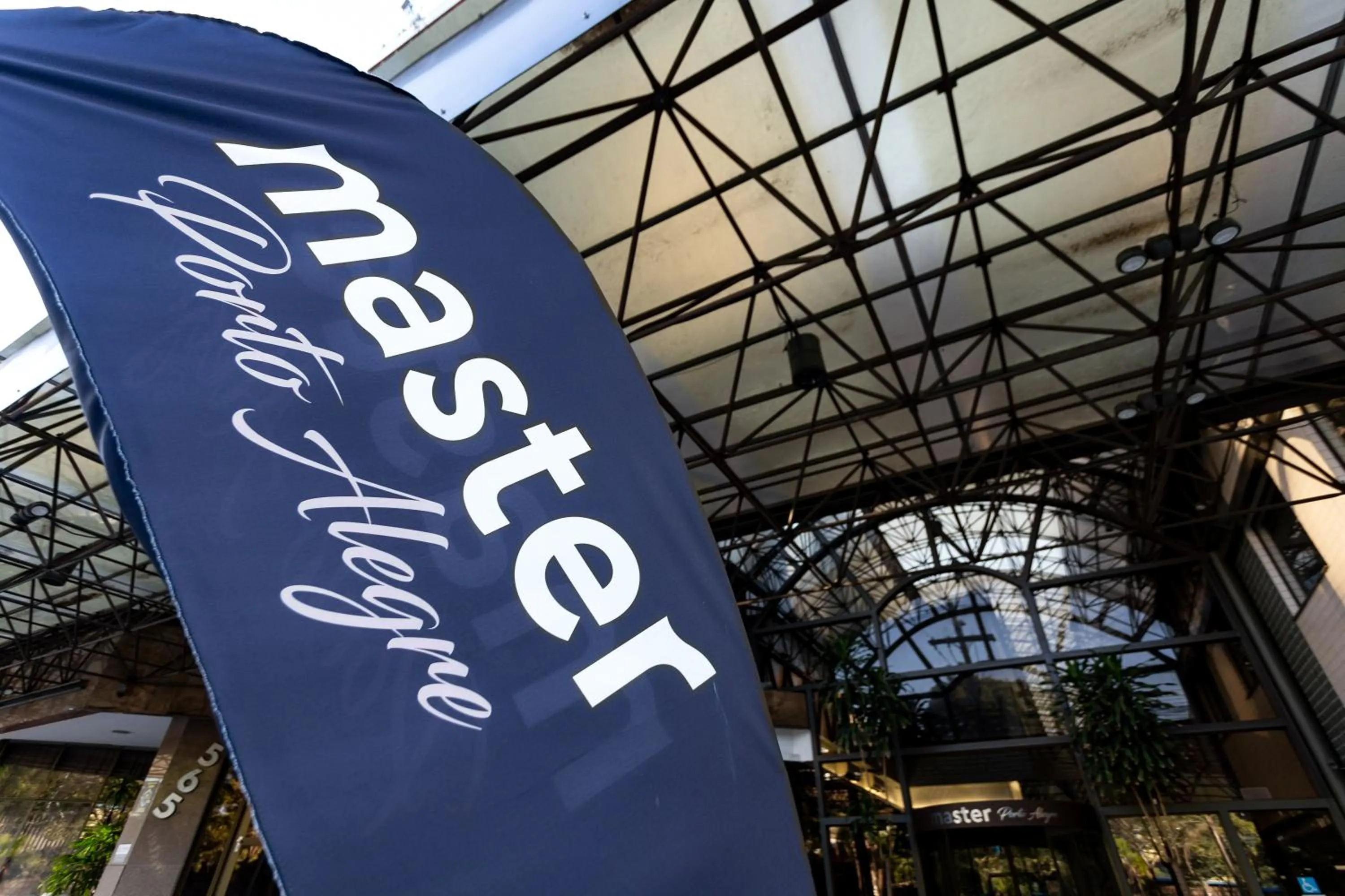 Facade/entrance in Master Porto Alegre Hotel - Av Carlos Gomes, Próximo ao Consulado Americano