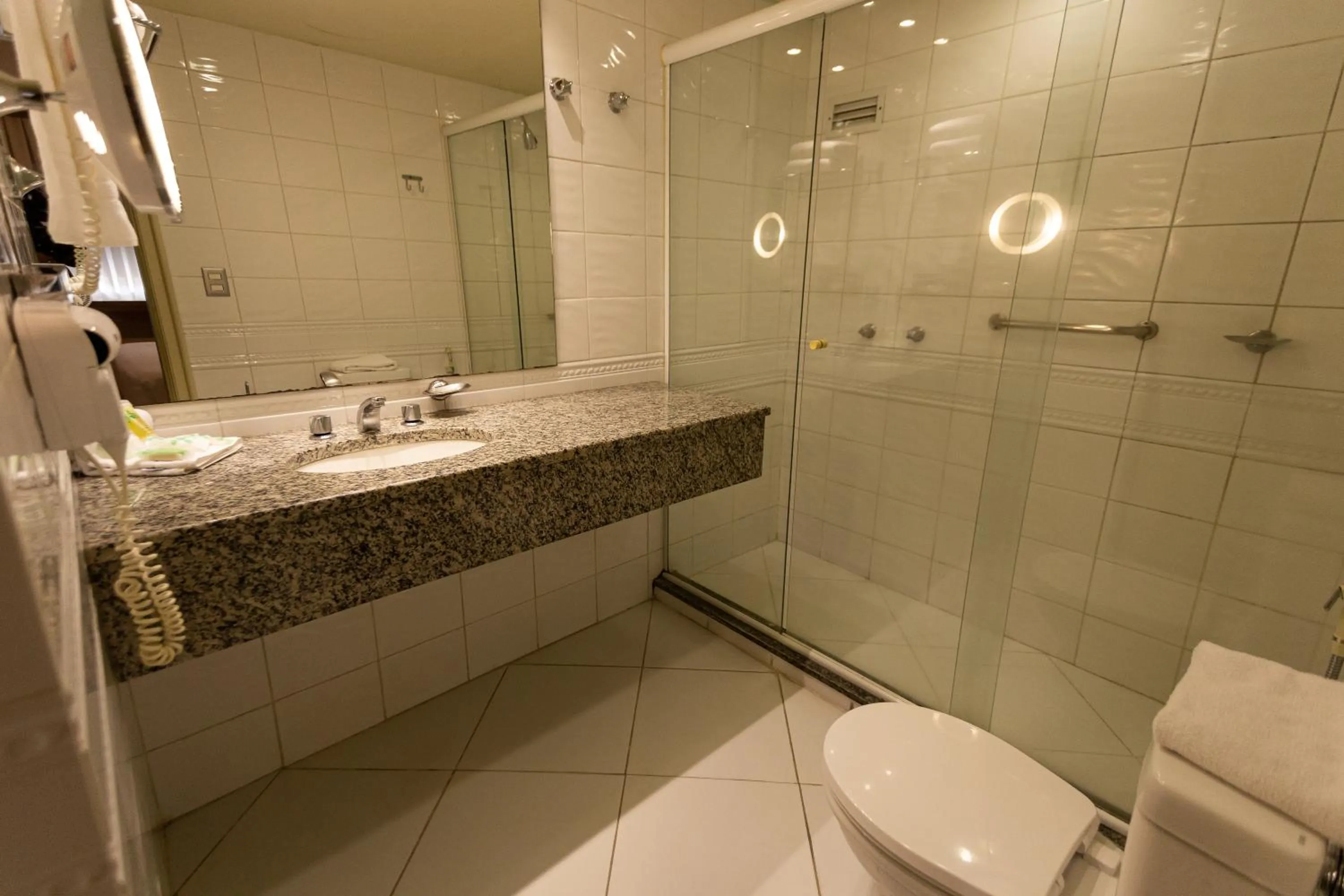 Bathroom in Master Porto Alegre Hotel - Av Carlos Gomes, Próximo ao Consulado Americano