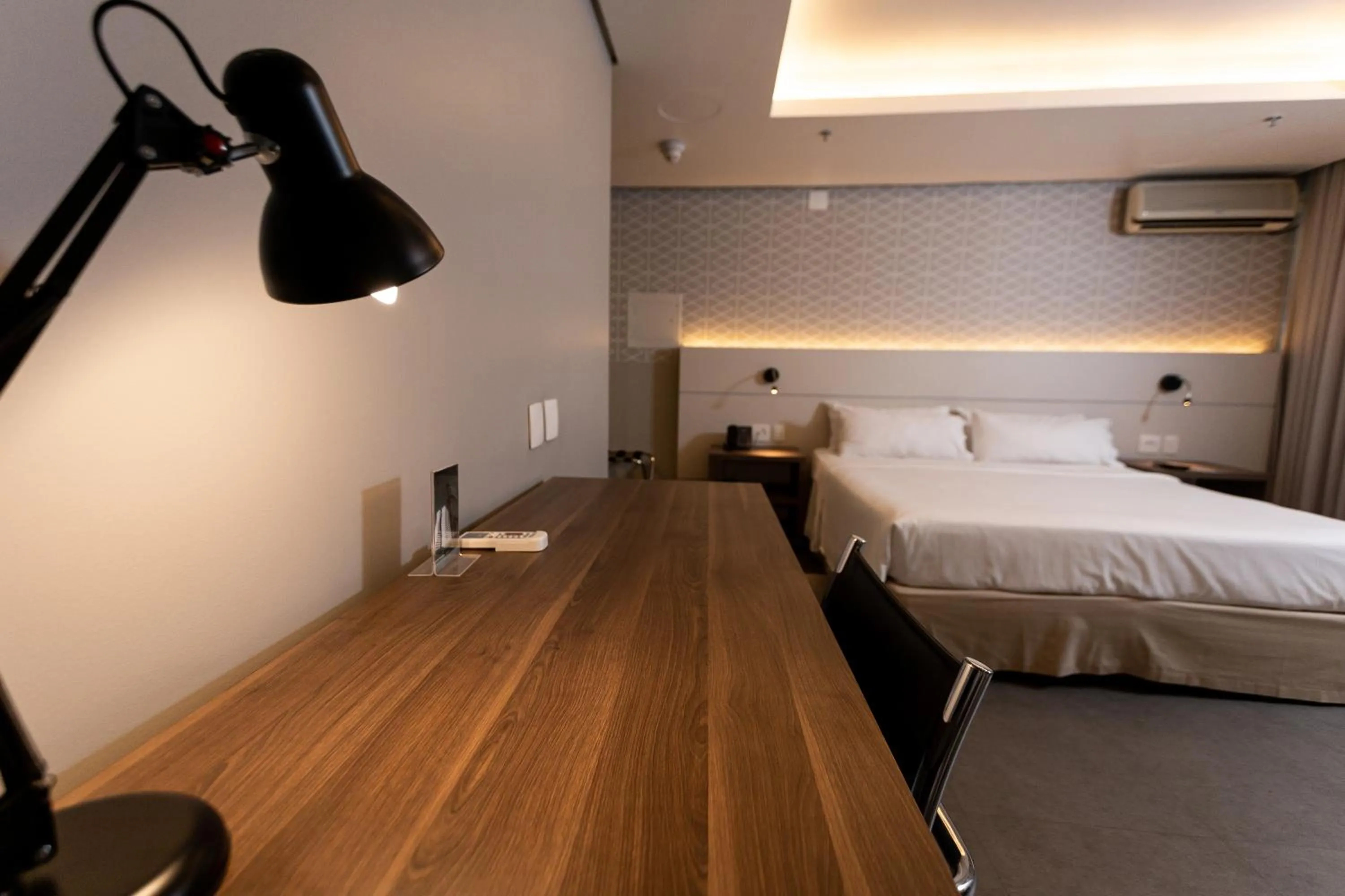 Bedroom, Bed in Master Porto Alegre Hotel - Av Carlos Gomes, Próximo ao Consulado Americano