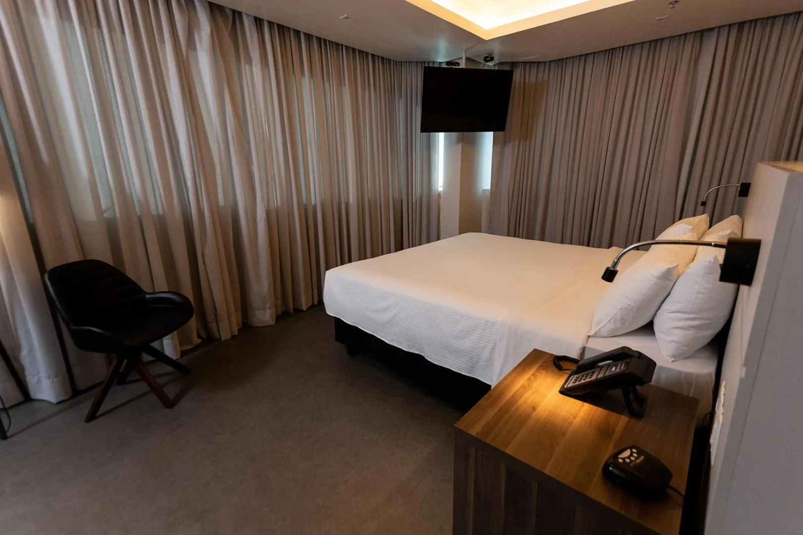 Bedroom, Bed in Master Porto Alegre Hotel - Av Carlos Gomes, Próximo ao Consulado Americano