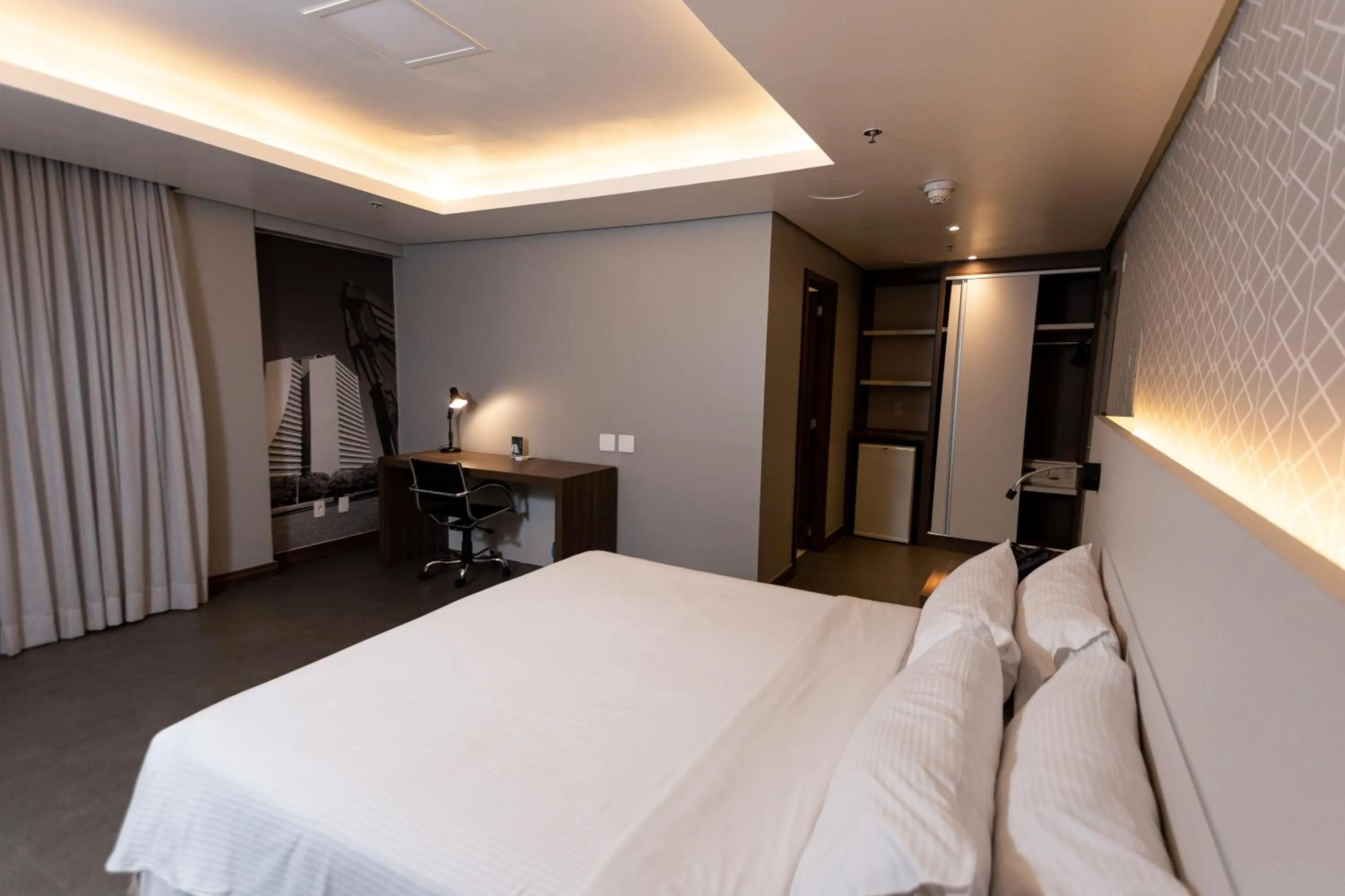 Bedroom, Bed in Master Porto Alegre Hotel - Av Carlos Gomes, Próximo ao Consulado Americano