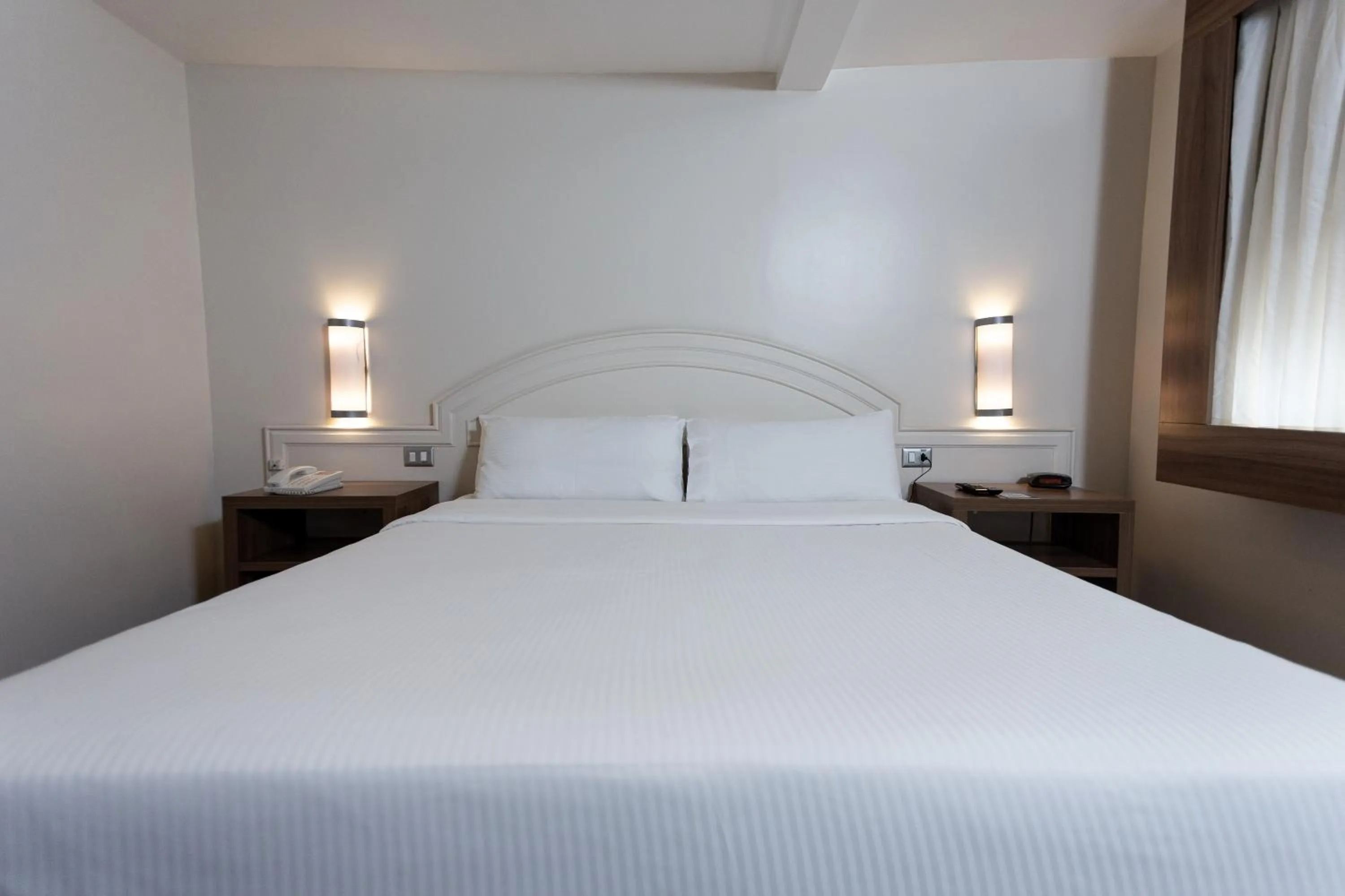 Bed in Master Porto Alegre Hotel - Av Carlos Gomes, Próximo ao Consulado Americano