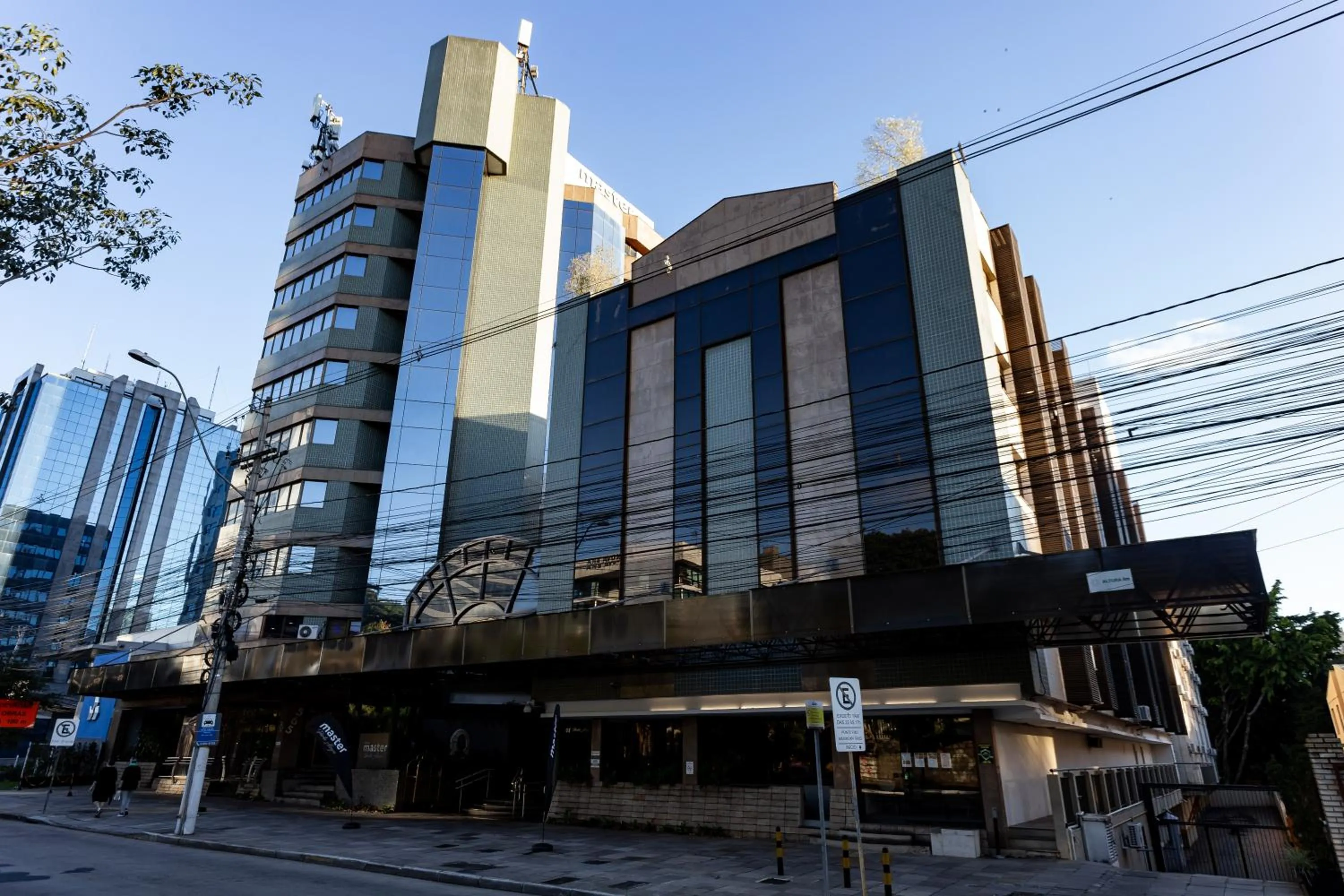 Facade/entrance in Master Porto Alegre Hotel - Av Carlos Gomes, Próximo ao Consulado Americano