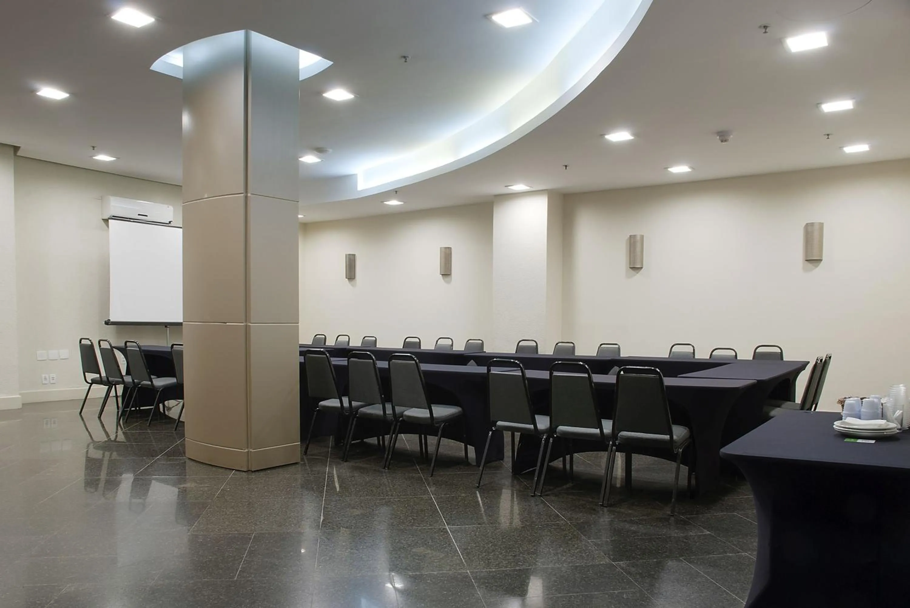 Business facilities in Master Porto Alegre Hotel - Av Carlos Gomes, Próximo ao Consulado Americano