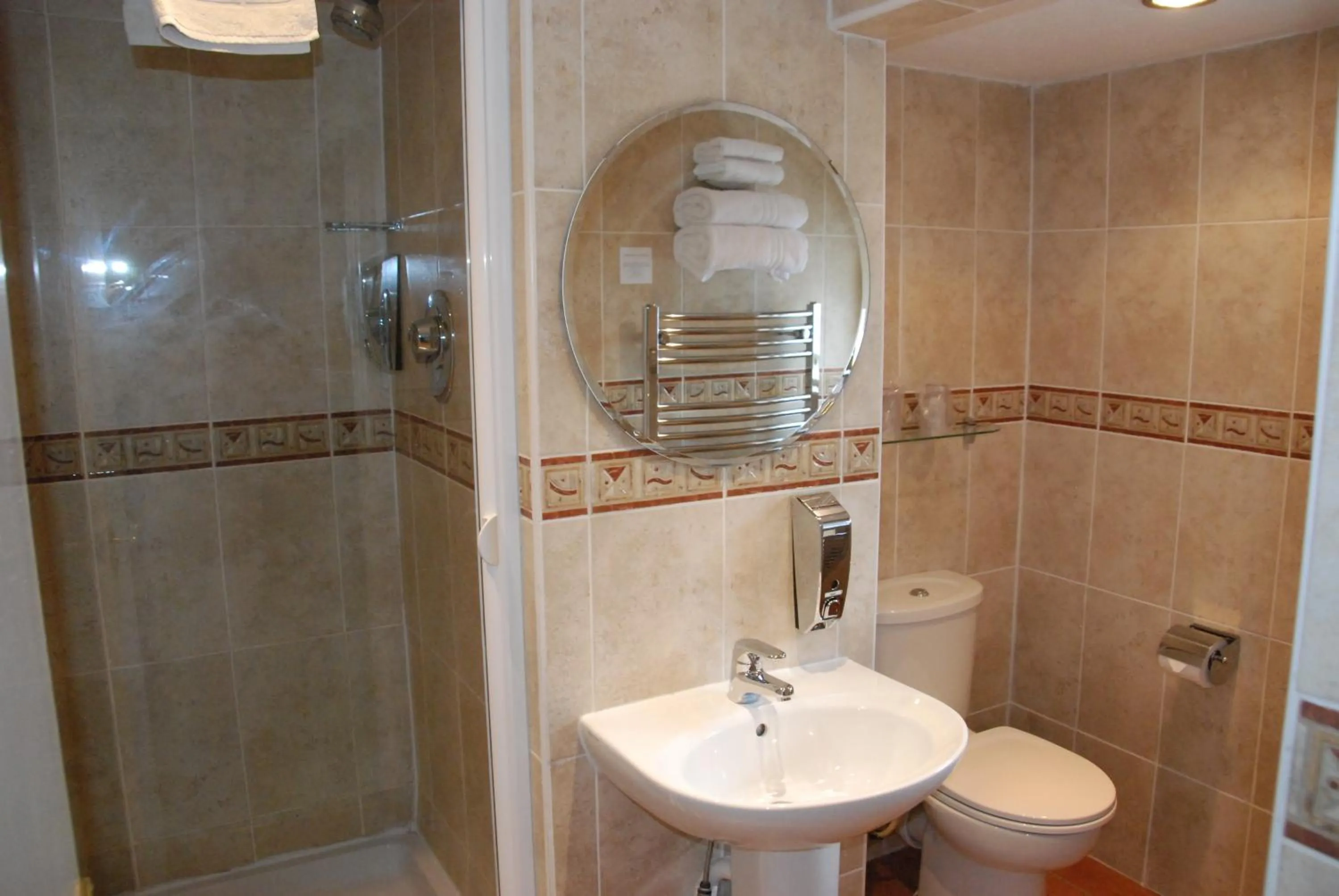 Bathroom in Tudor Lodge