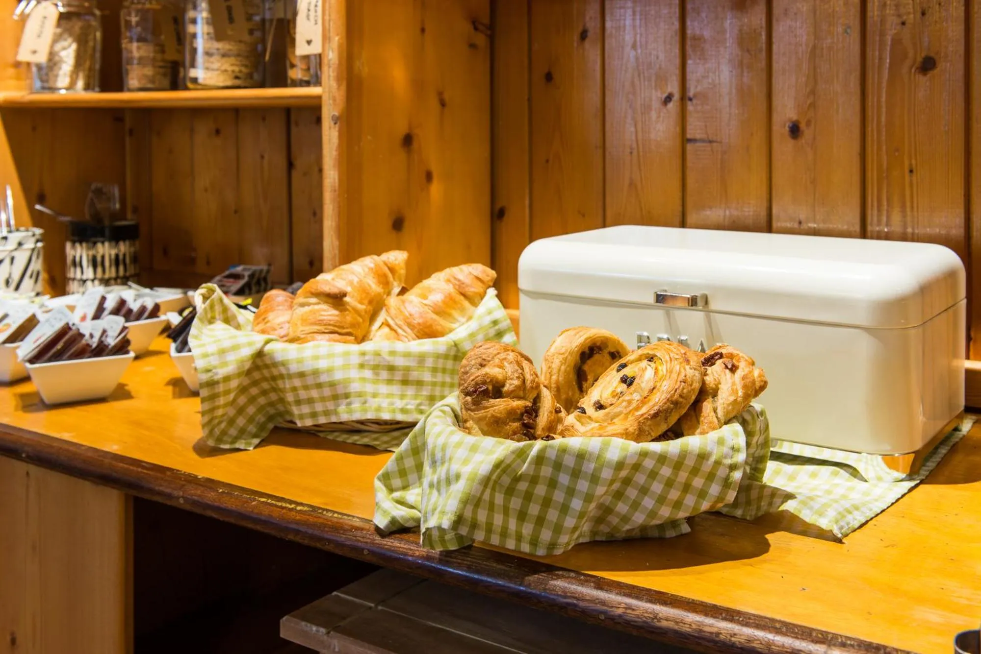 Continental breakfast in Tudor Lodge