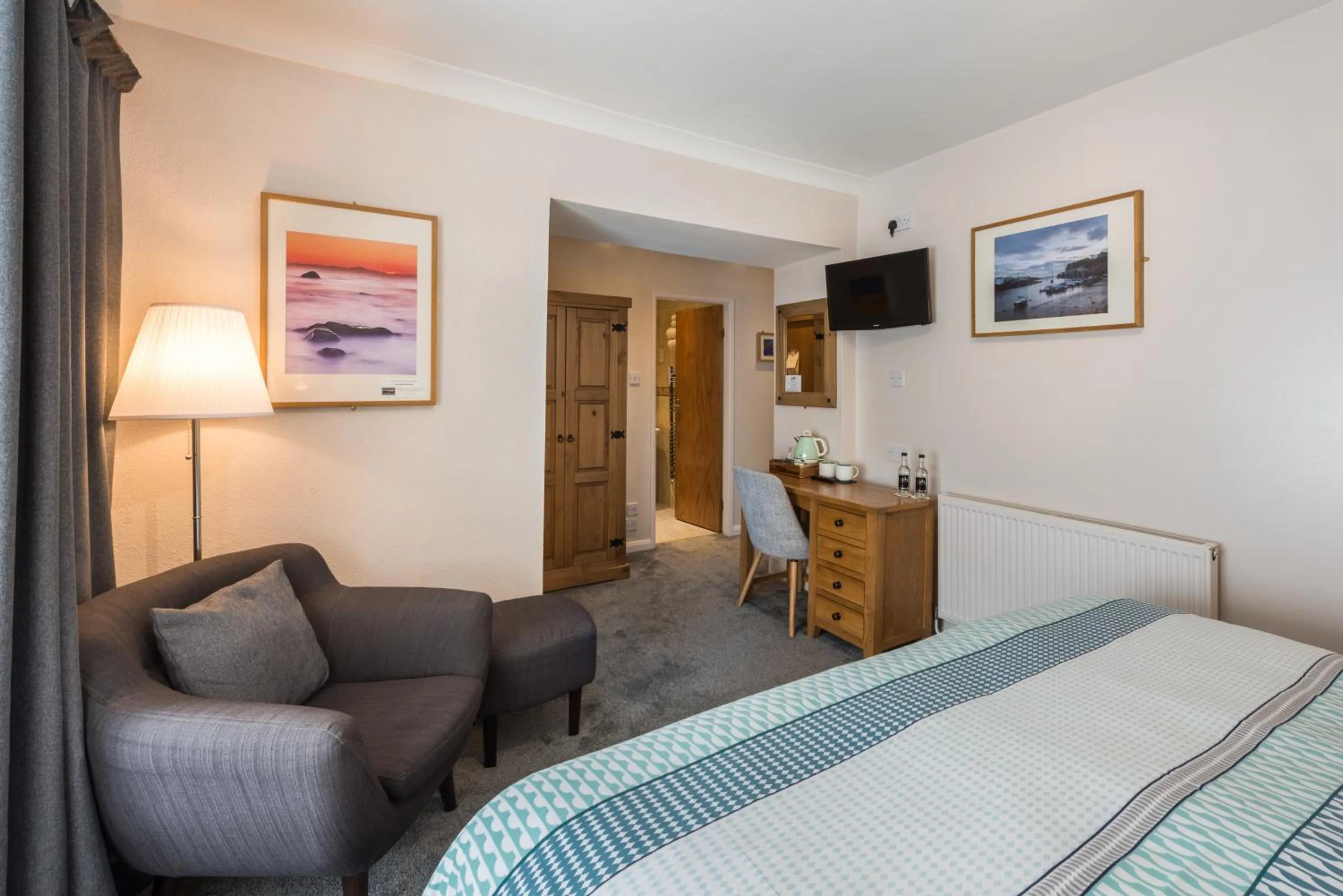 Bedroom, Bed in Tudor Lodge