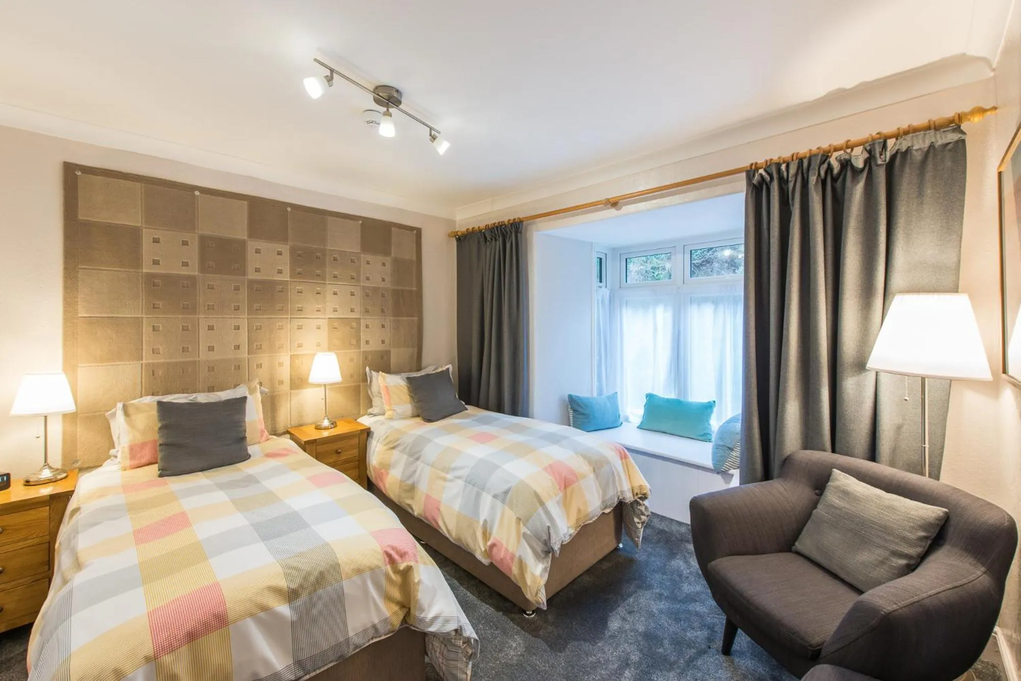 Bedroom, Bed in Tudor Lodge