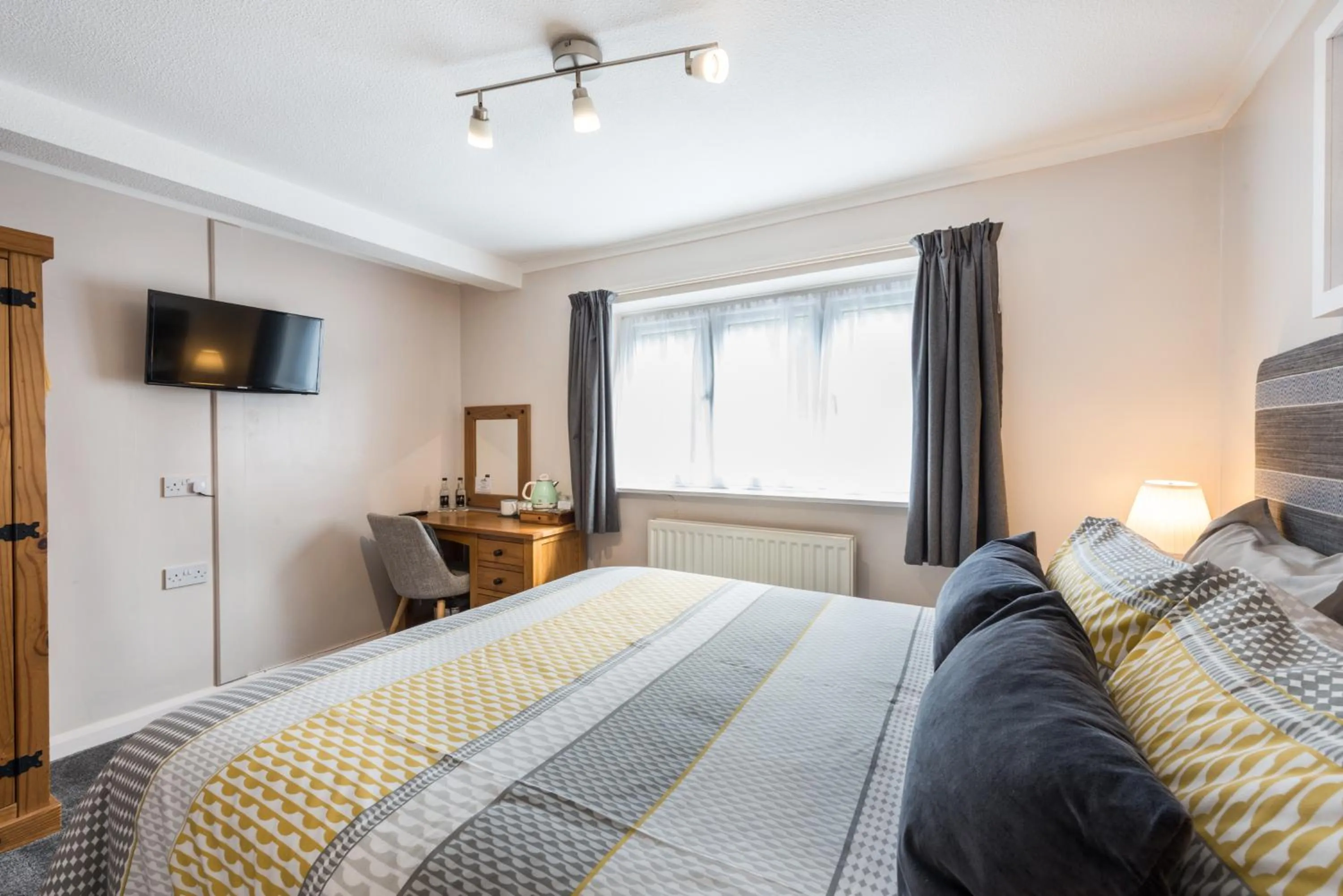 Bedroom, Bed in Tudor Lodge