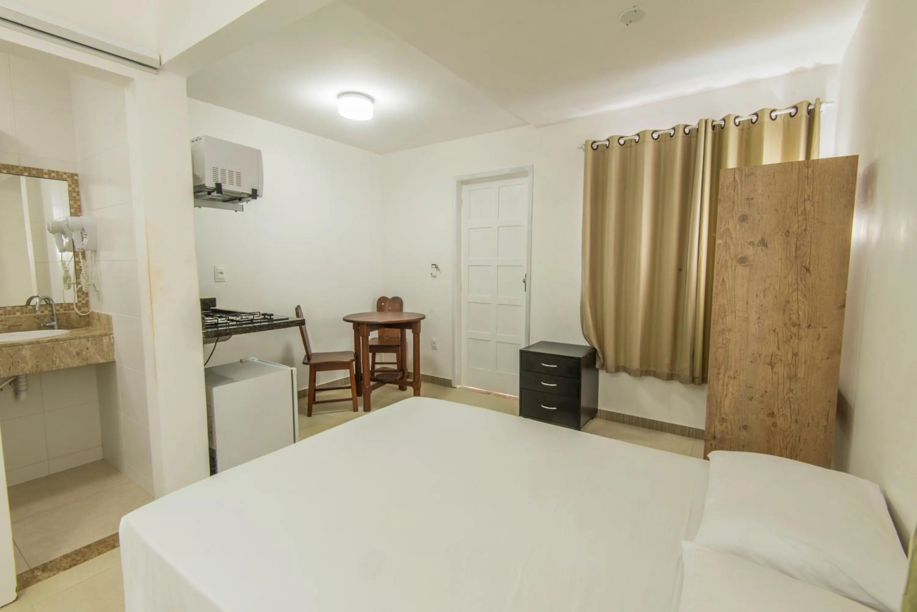 Kitchen or kitchenette, Bed in Pousada Ilha da Saudade