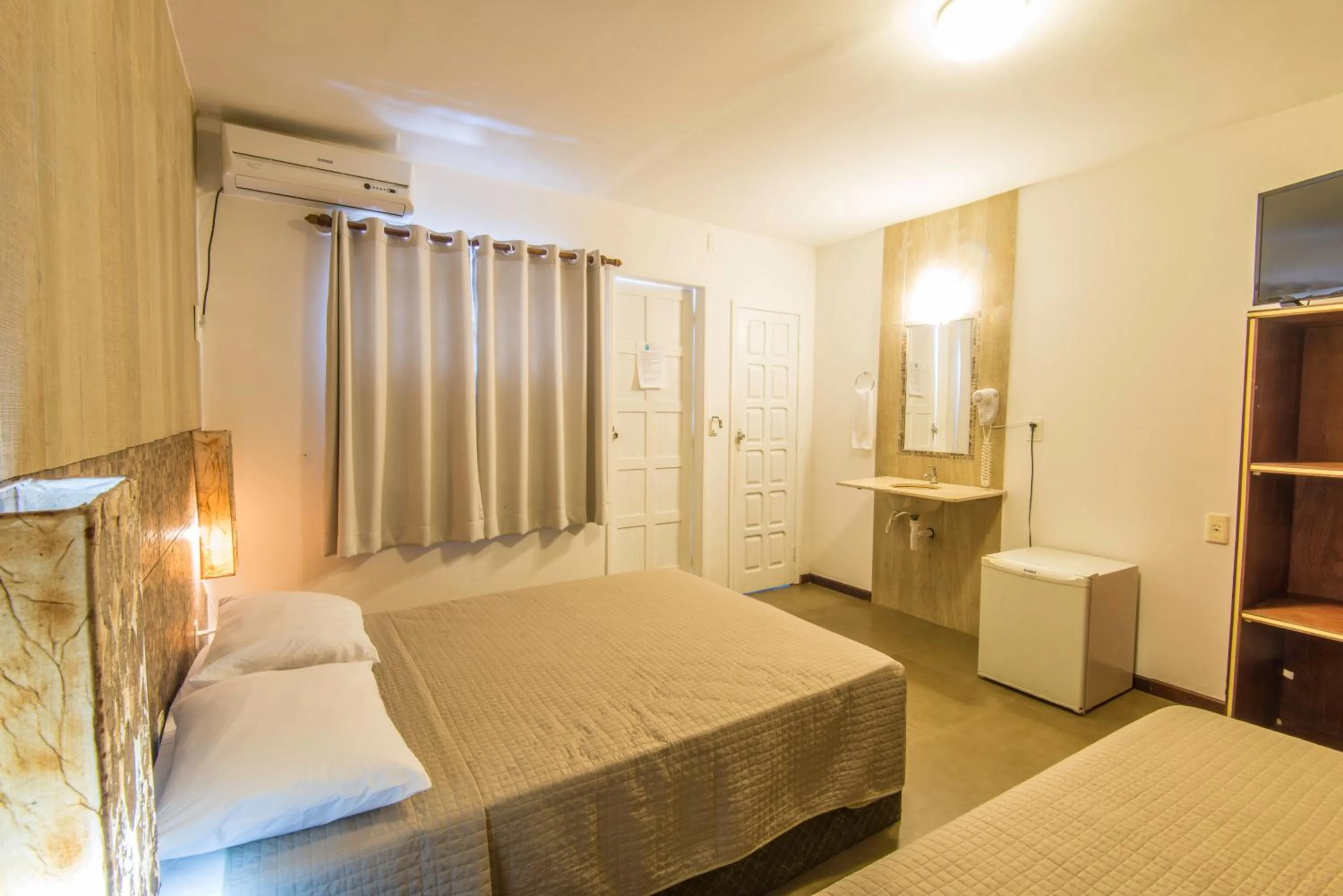 Photo of the whole room, Bed in Pousada Ilha da Saudade