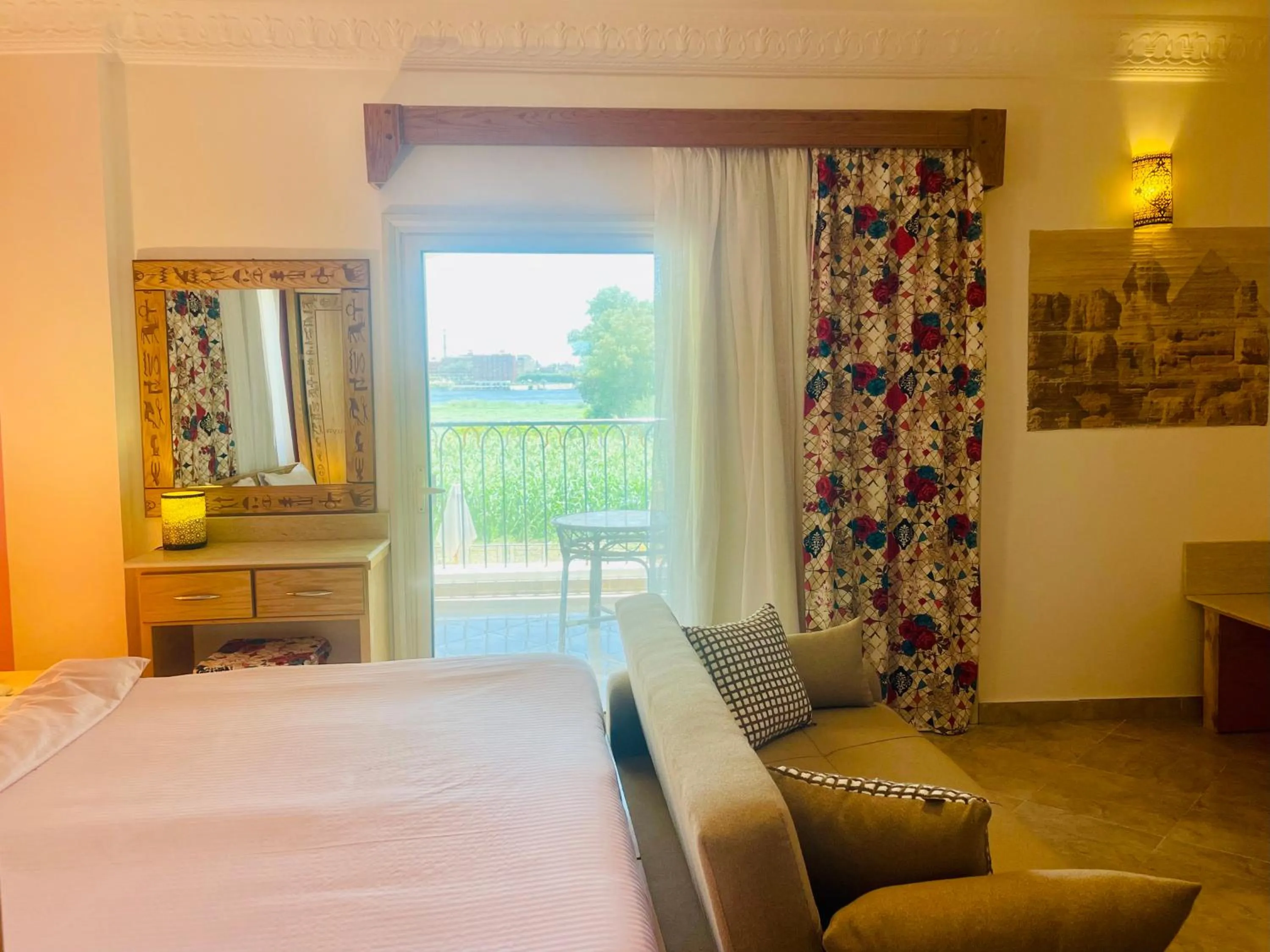 Photo of the whole room, Bed in Jewel Howard Carter Hotel