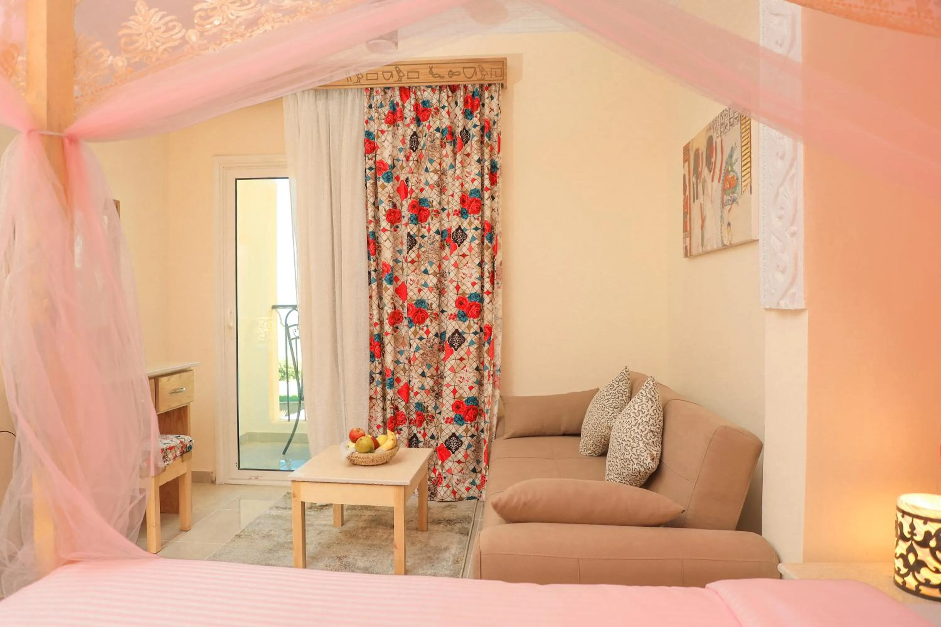 Bedroom, Bed in Jewel Howard Carter Hotel