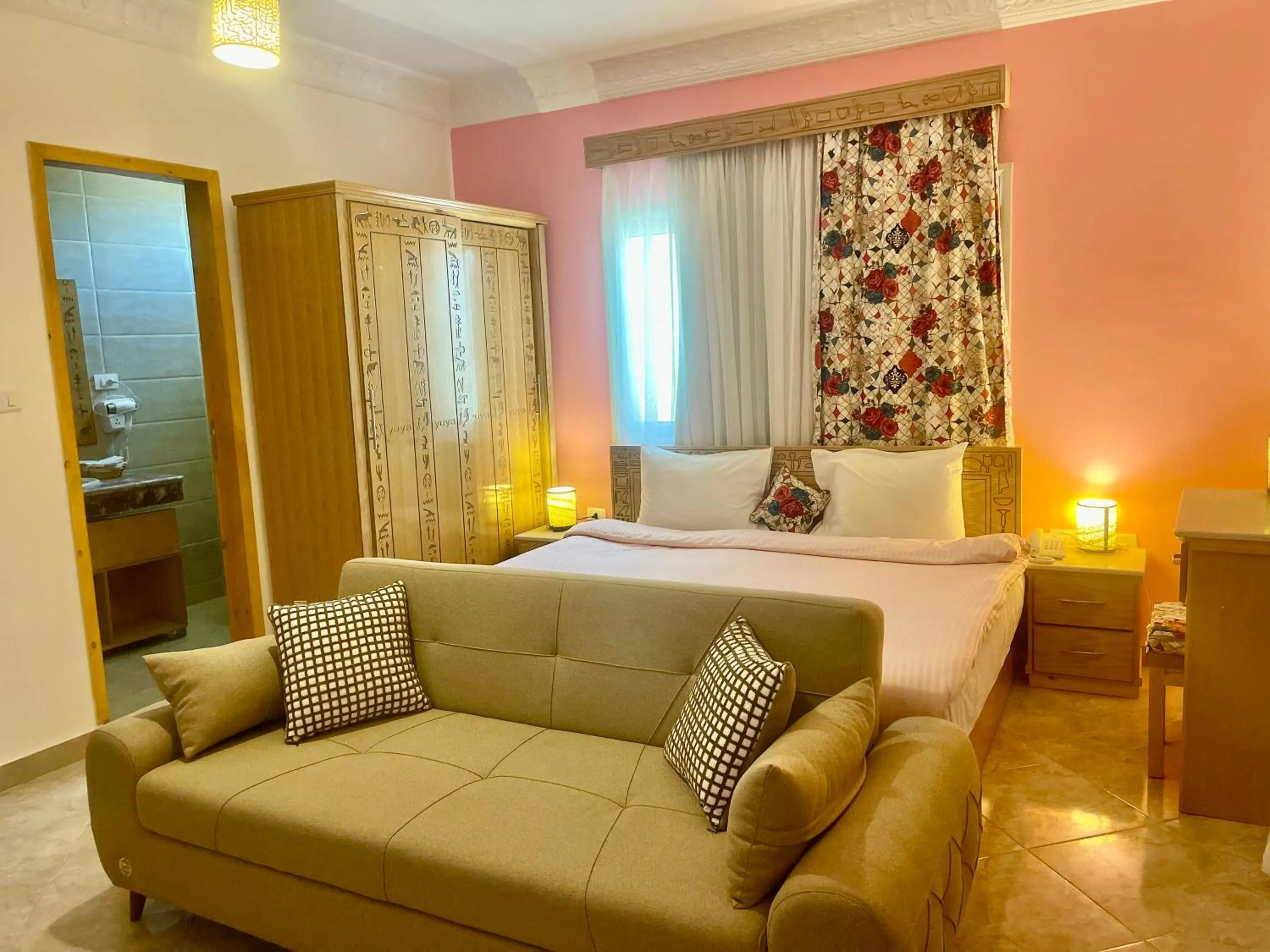 Bed in Jewel Howard Carter Hotel