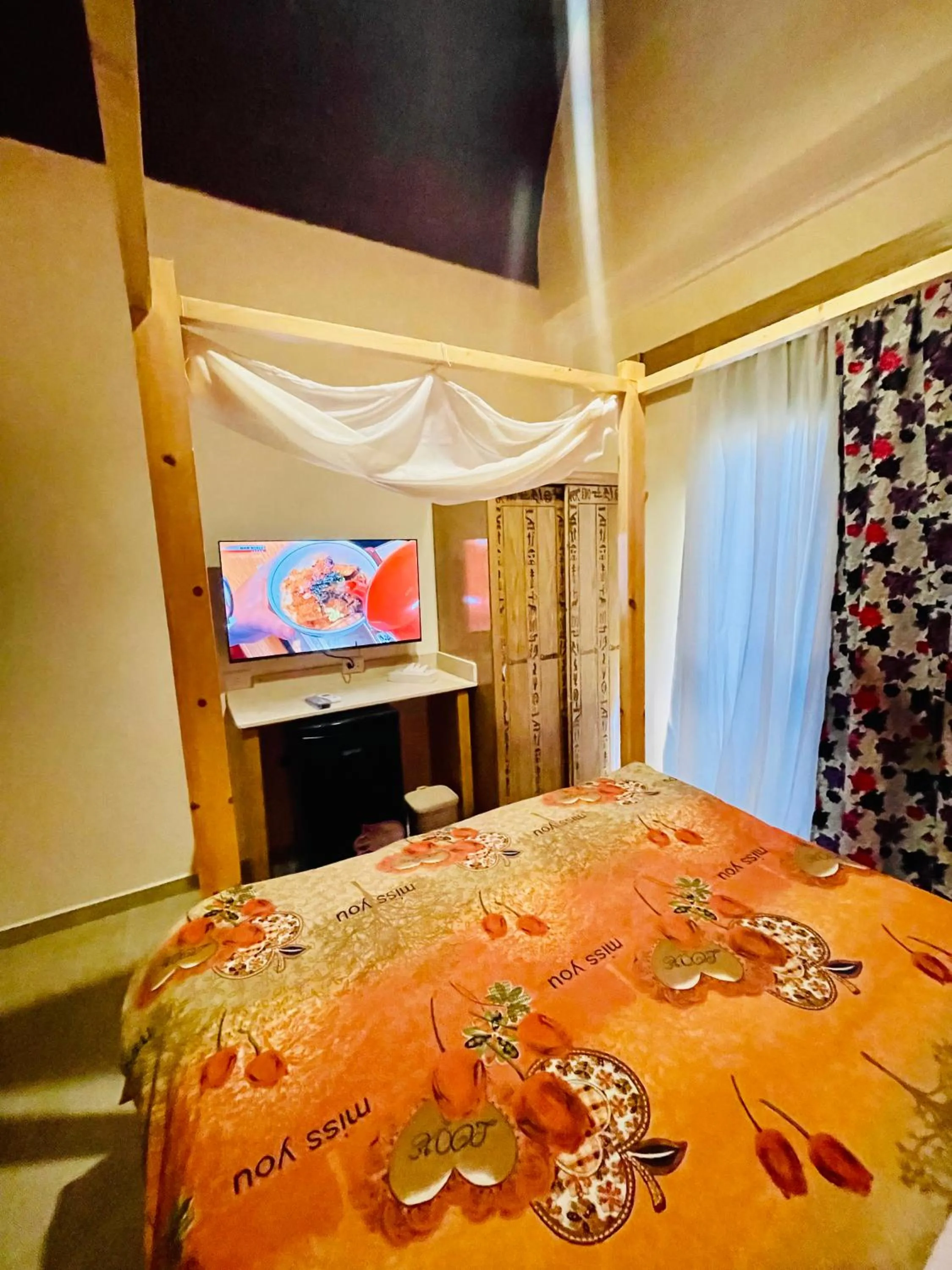 Bed in Jewel Howard Carter Hotel