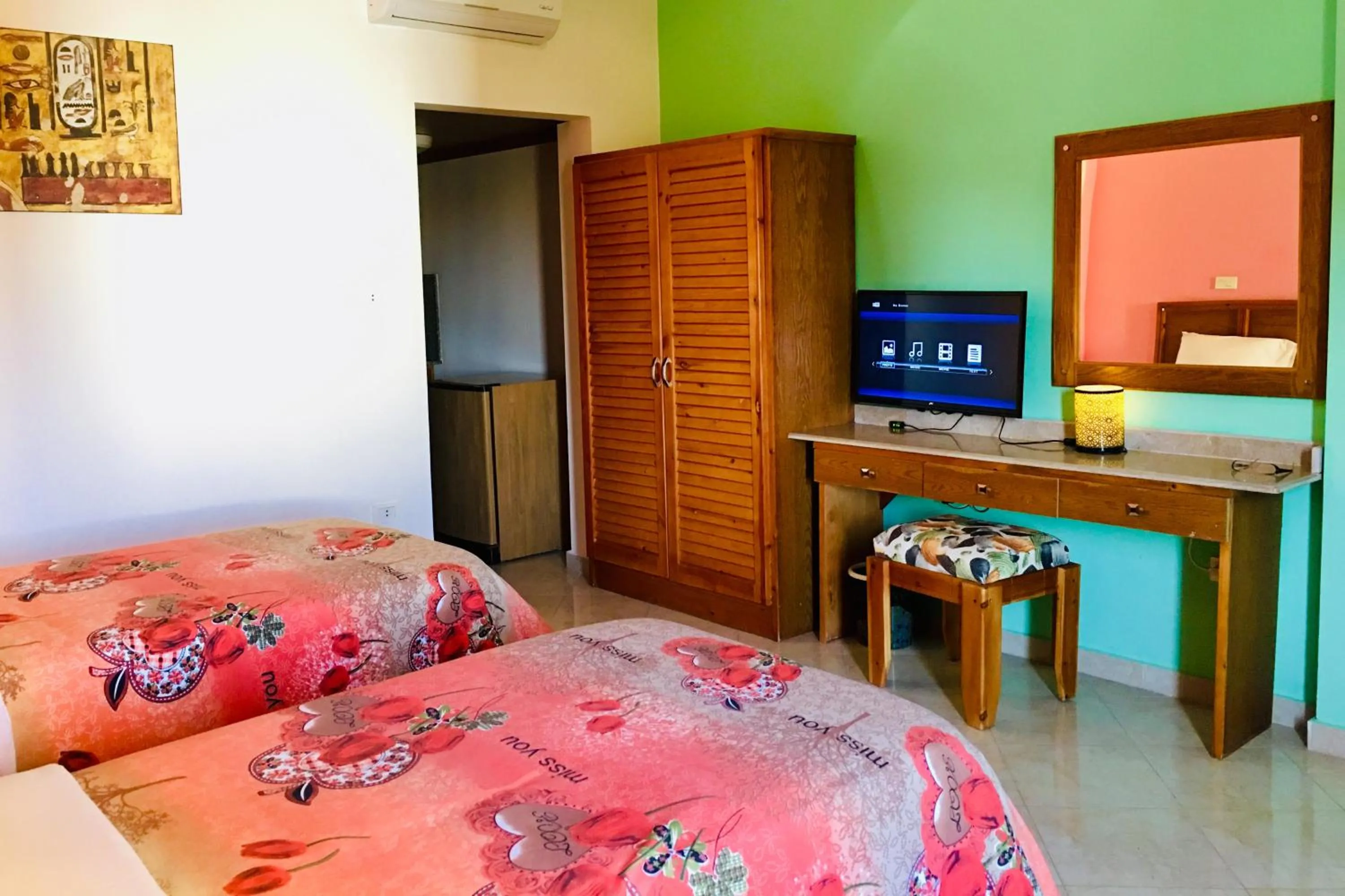 Bedroom, Bed in Jewel Howard Carter Hotel