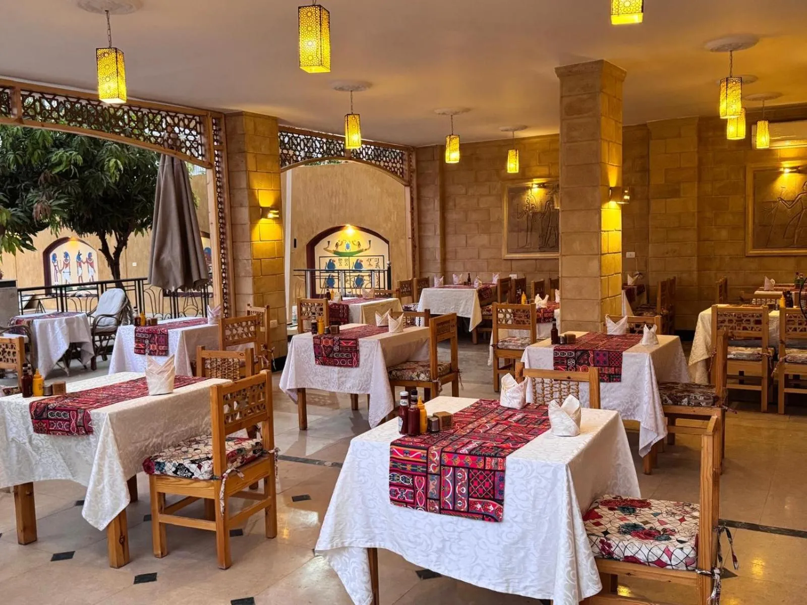 Restaurant/places to eat in Jewel Howard Carter Hotel