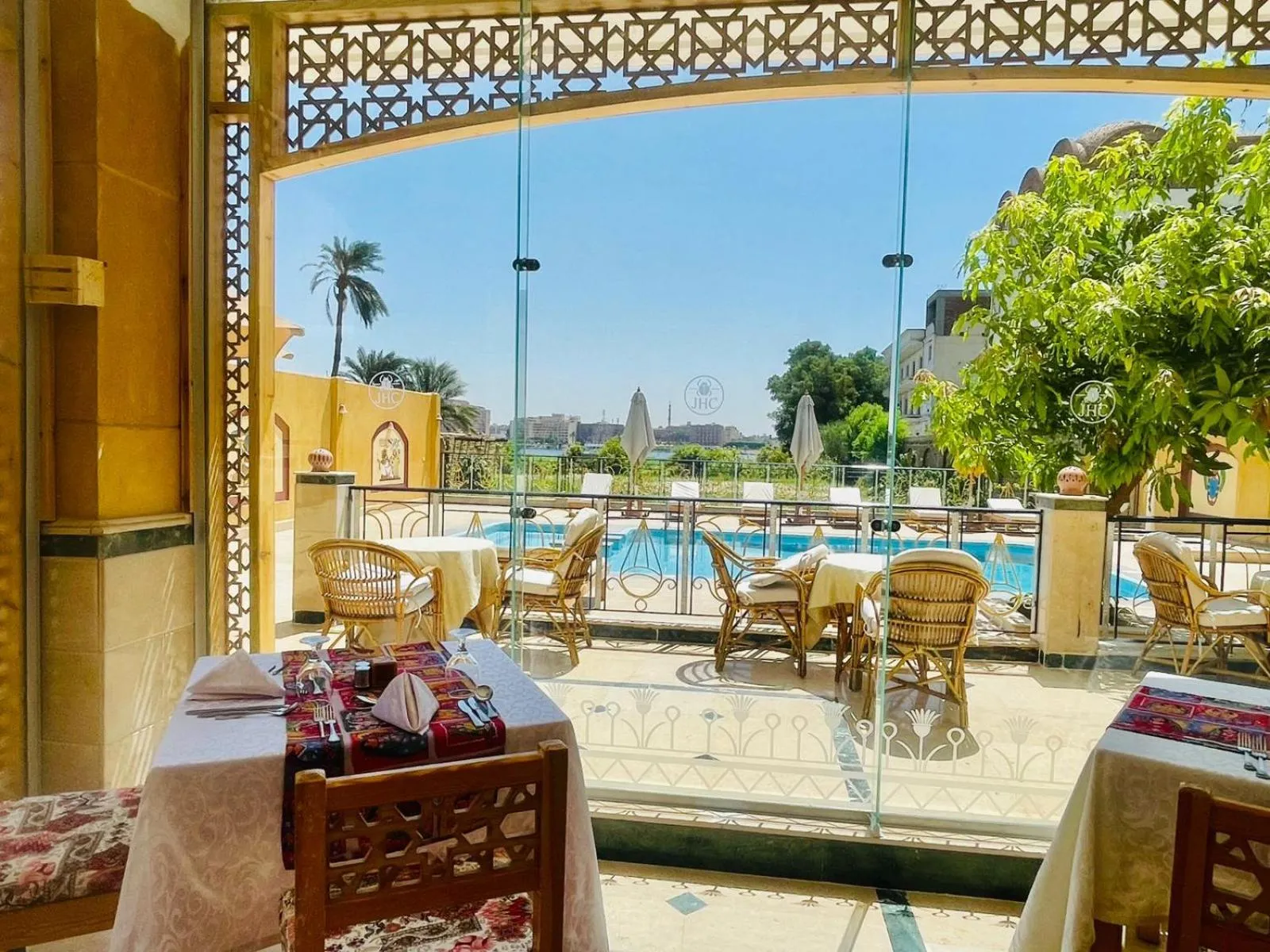 Restaurant/places to eat in Jewel Howard Carter Hotel