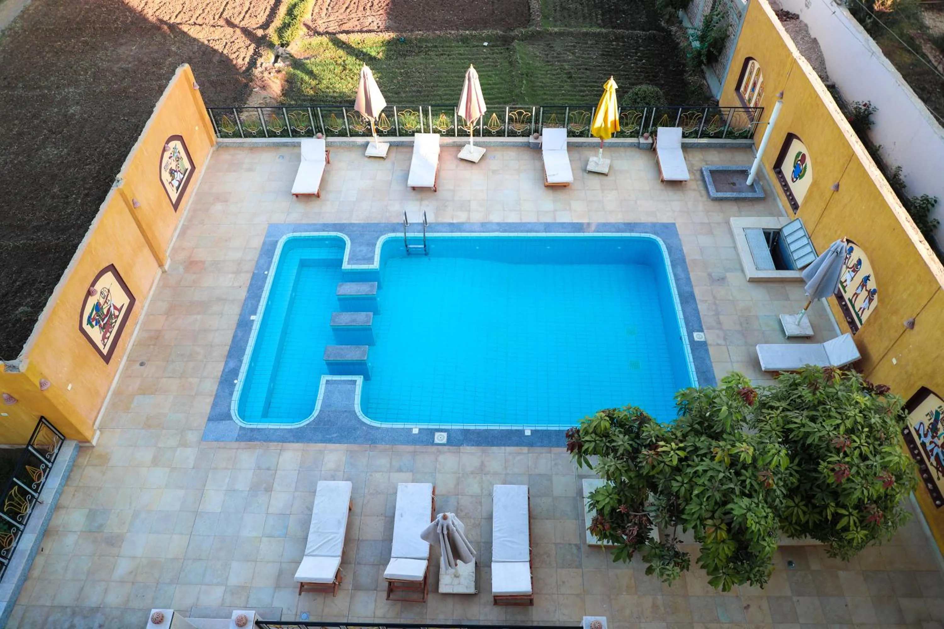 Swimming pool in Jewel Howard Carter Hotel