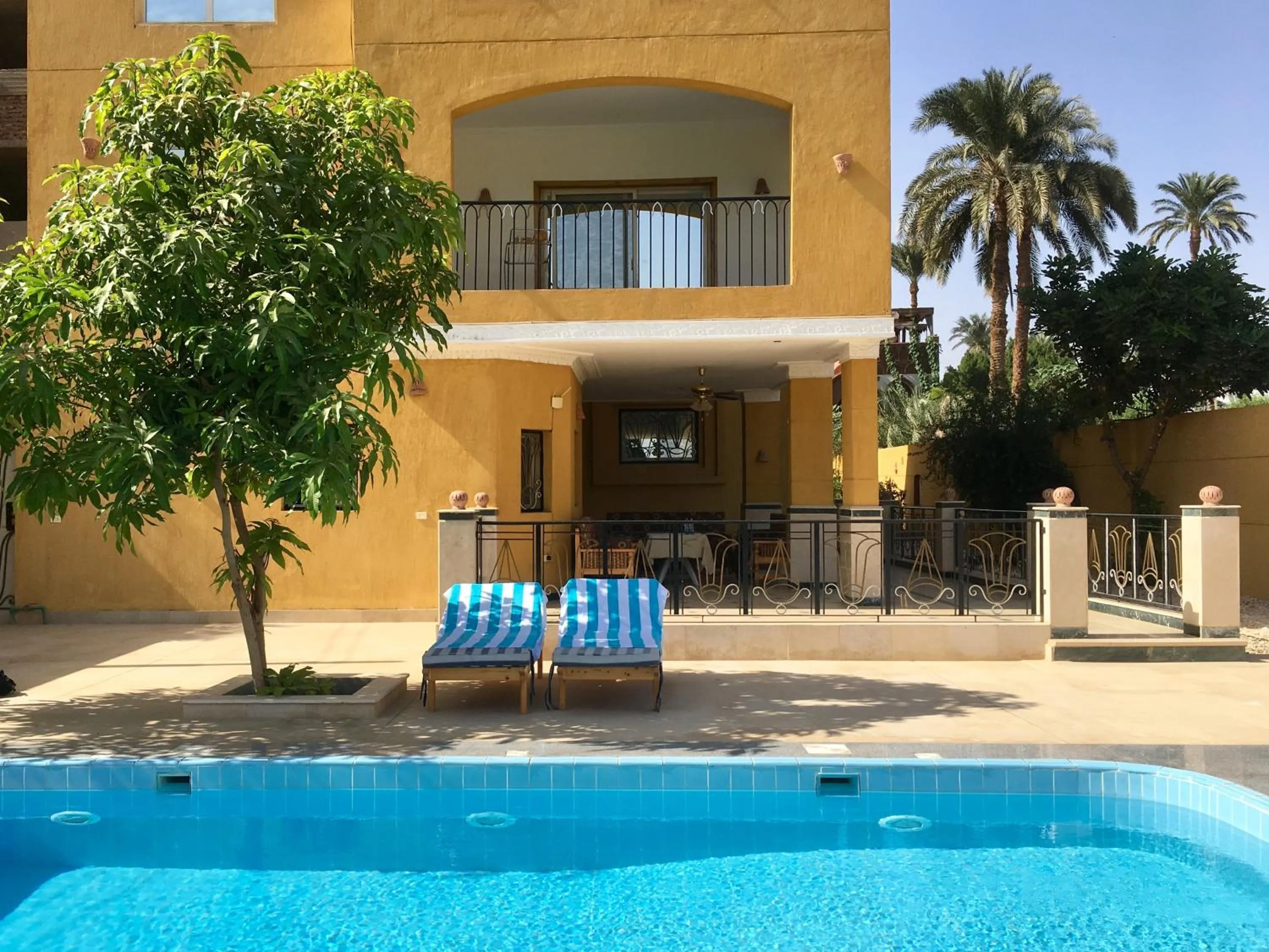 Swimming pool in Jewel Howard Carter Hotel