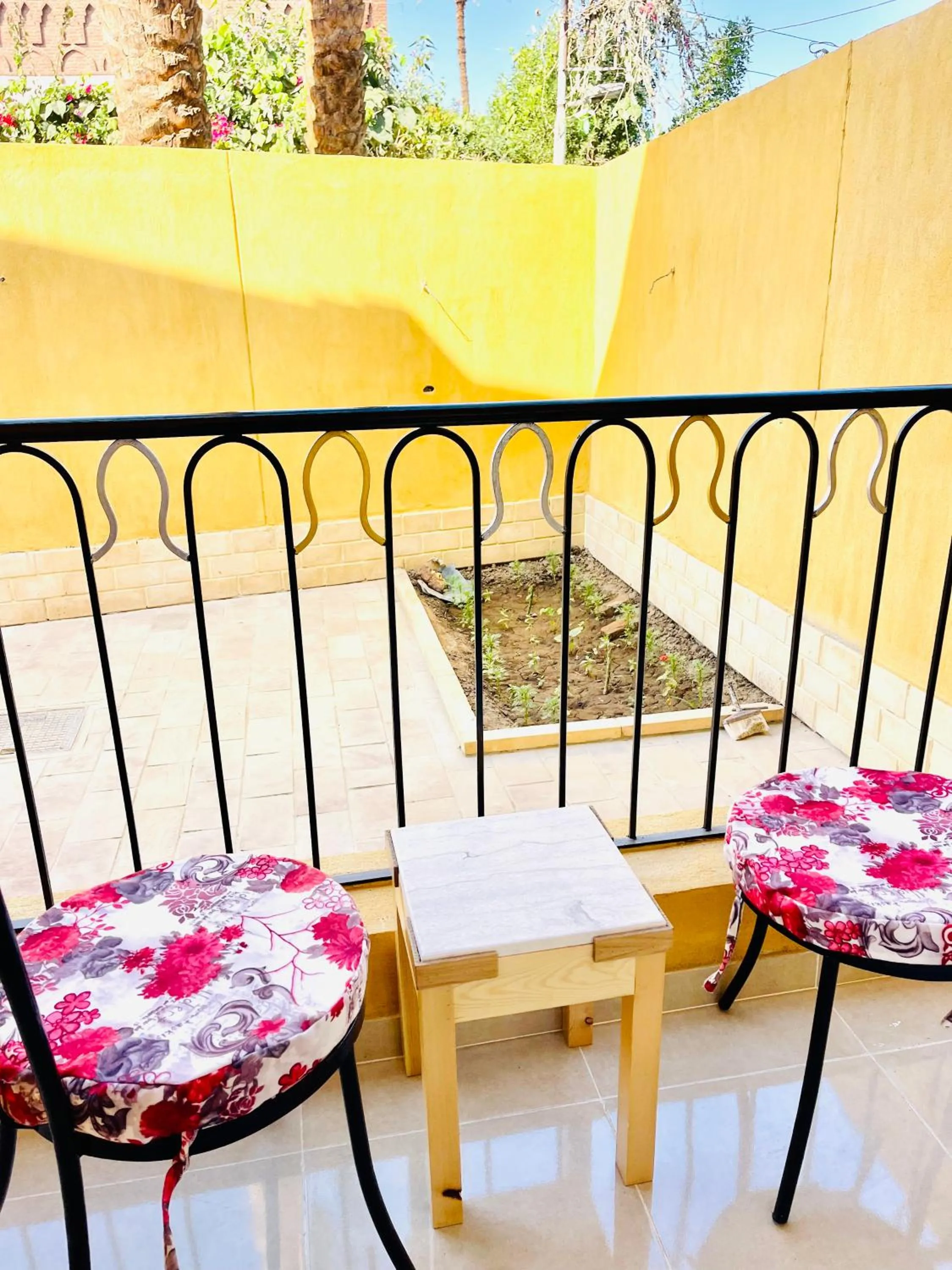 Patio in Jewel Howard Carter Hotel