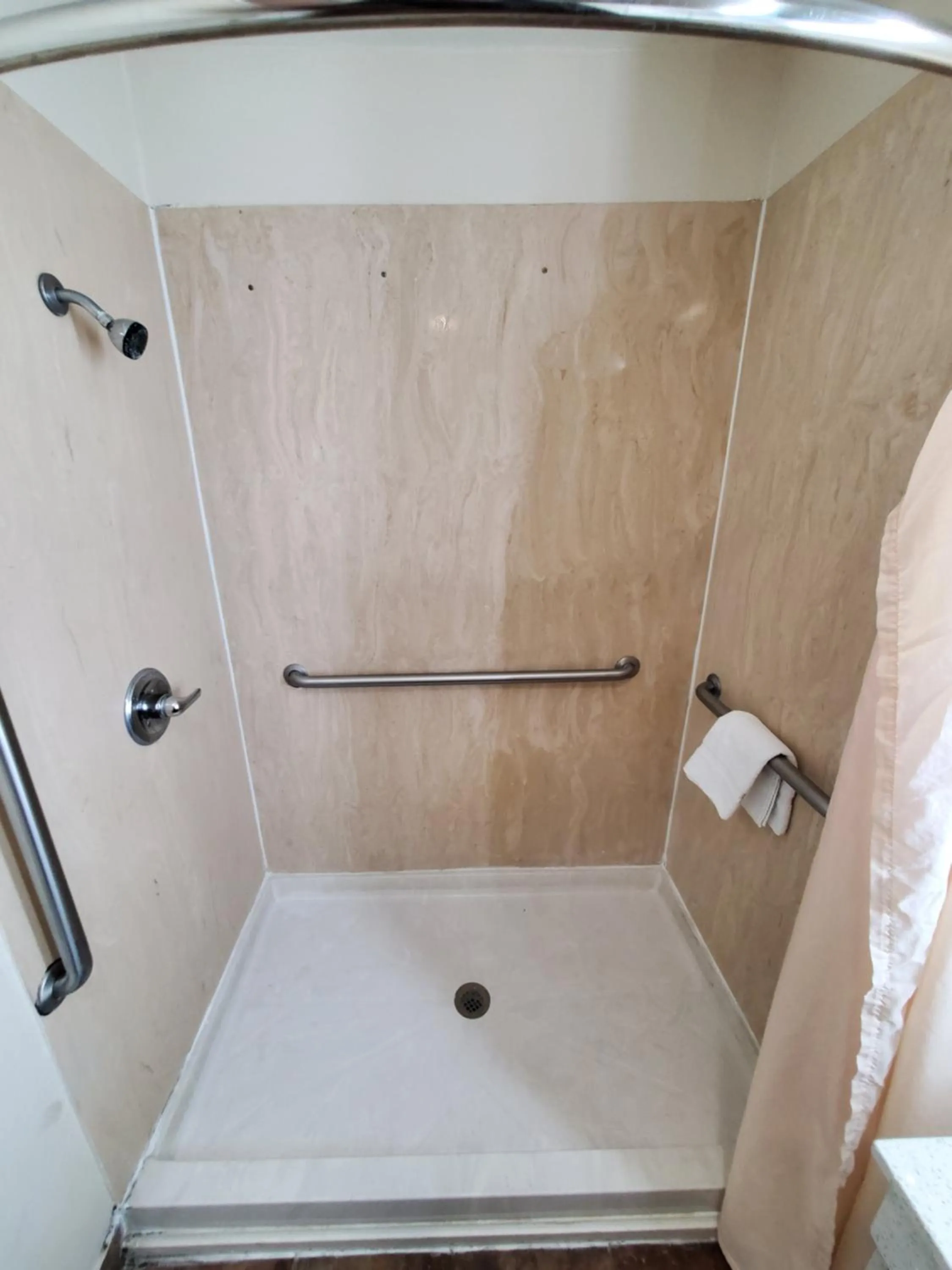 Bathroom in River Inn Motel