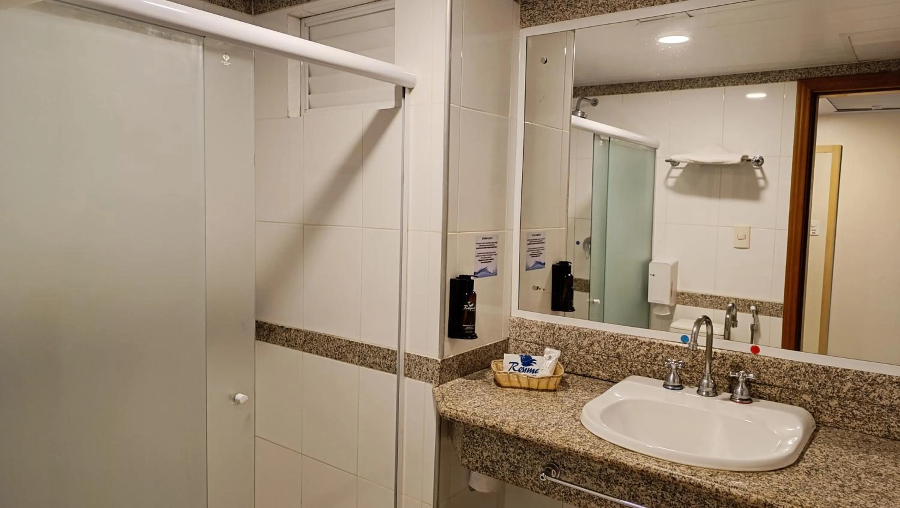 Bathroom in Reymar Hotel Maceió