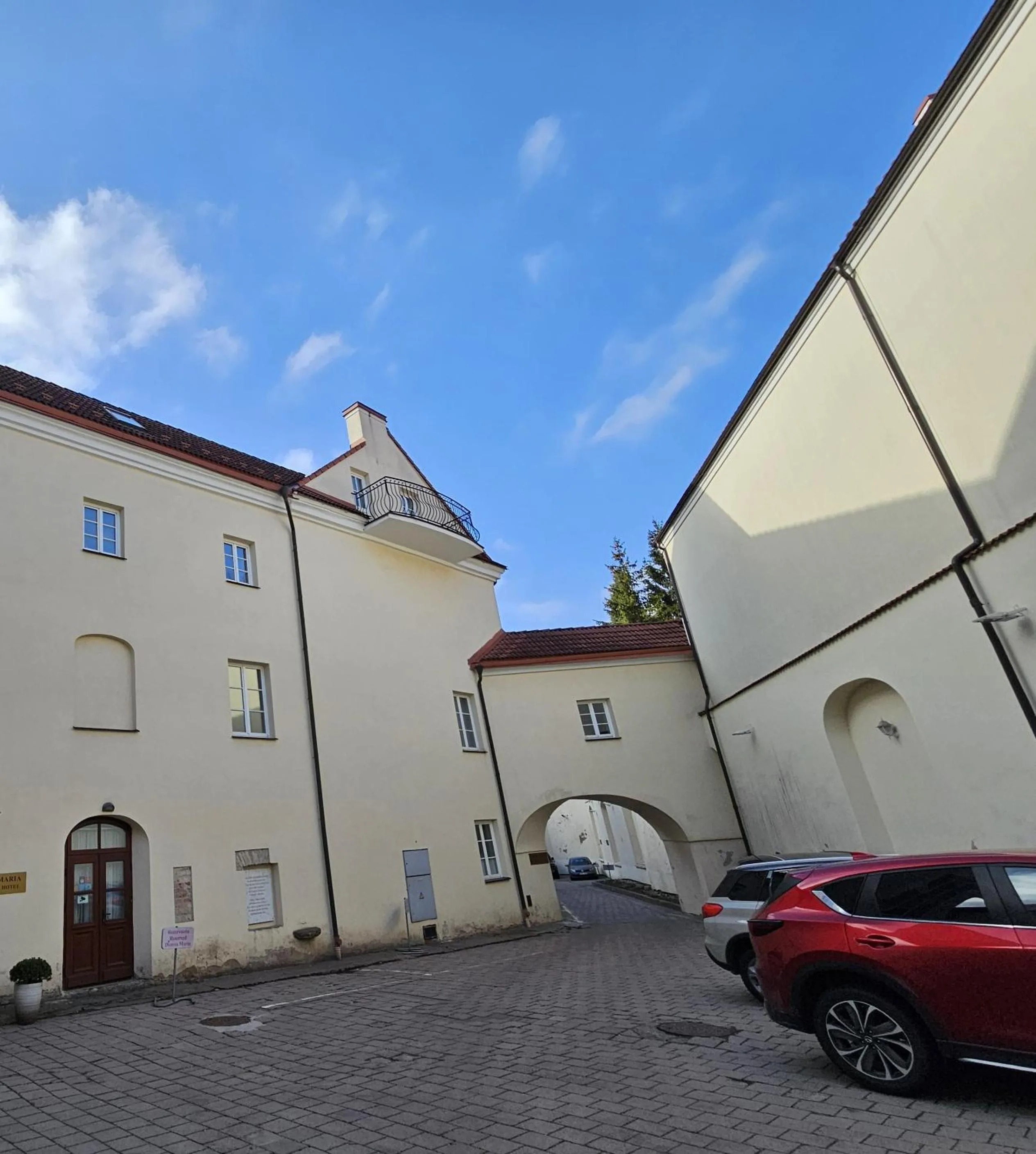 Property building in Domus Maria