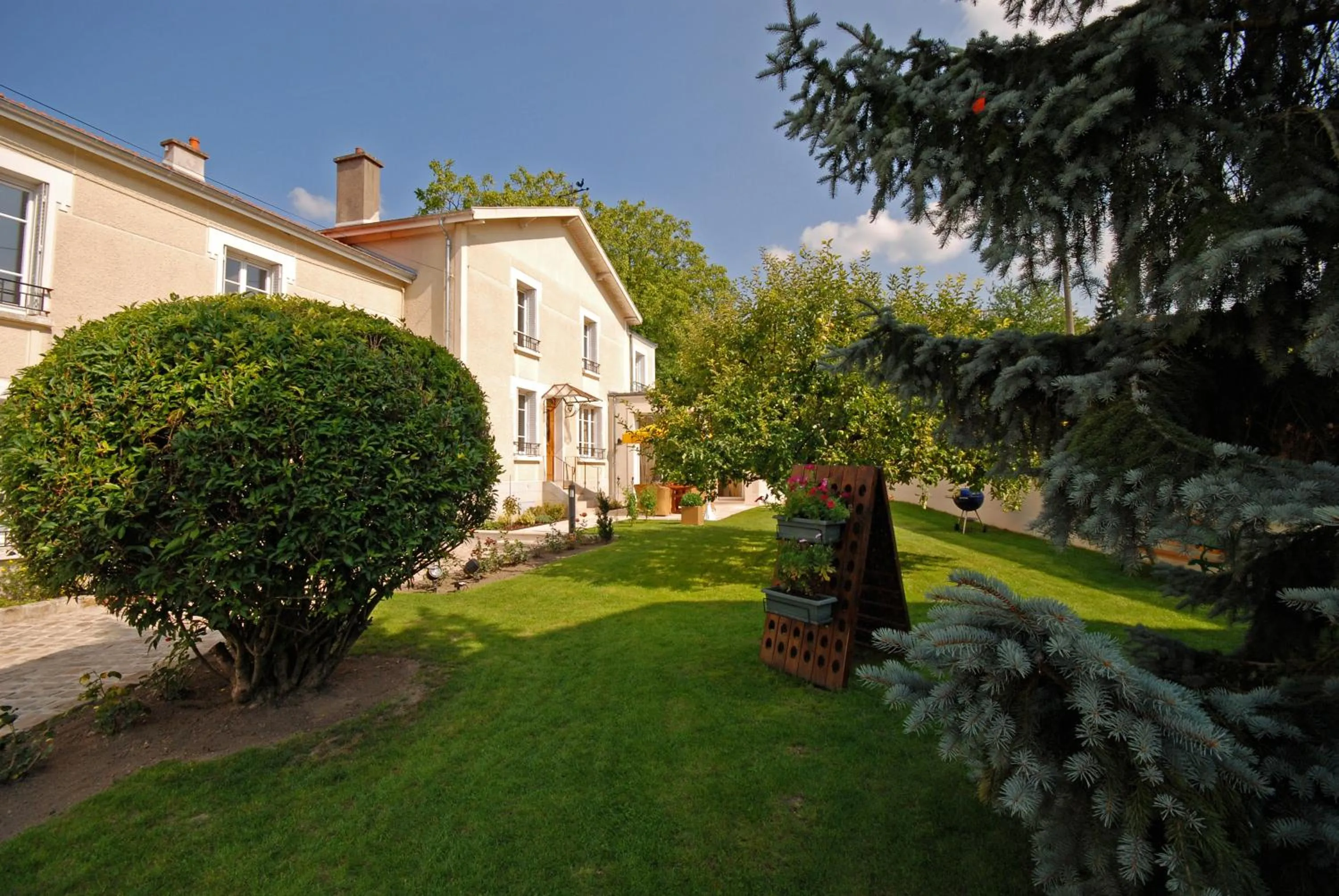 Property building in Chez Camille