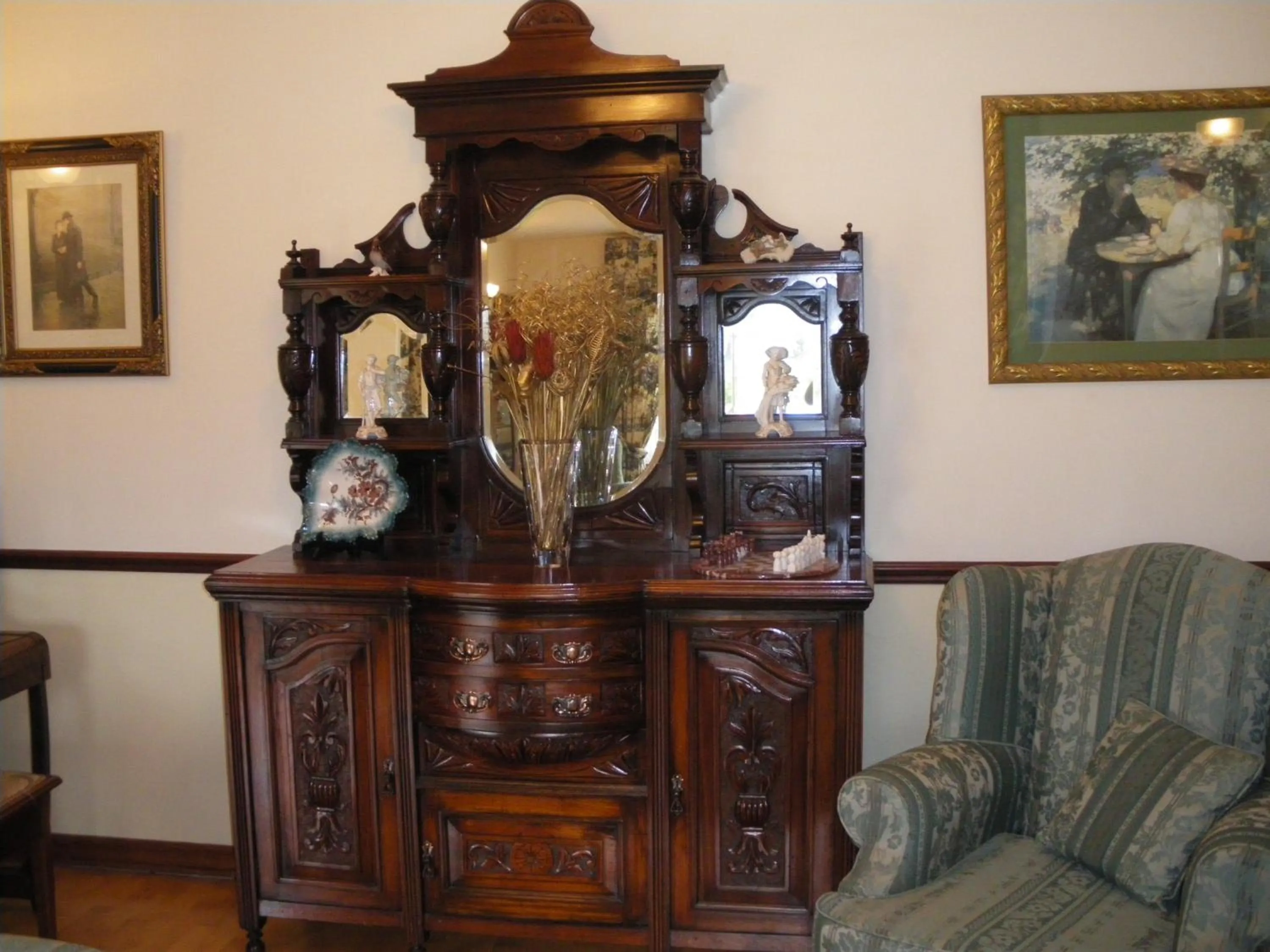 Lounge or bar in Redwood