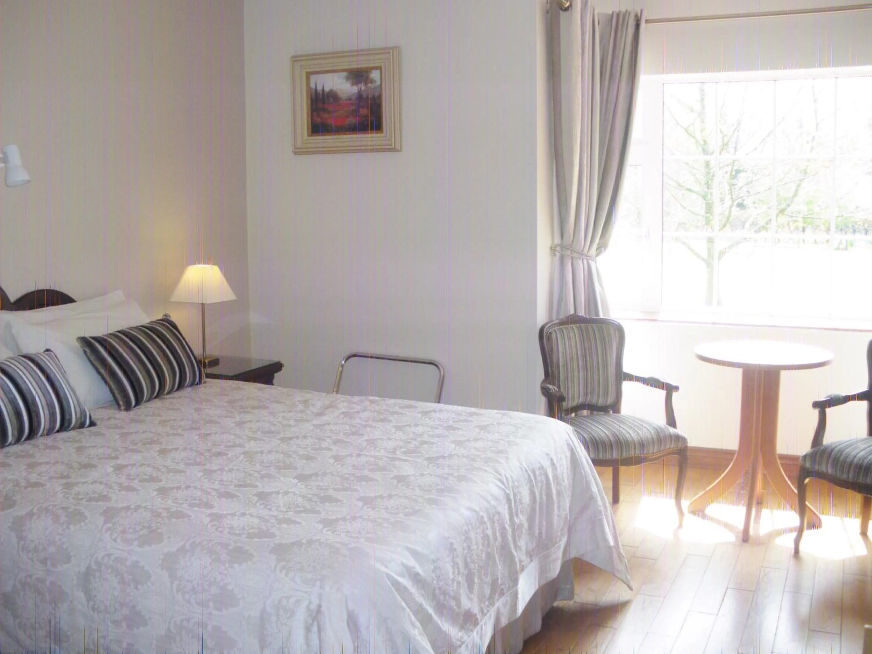 Photo of the whole room, Bed in Redwood