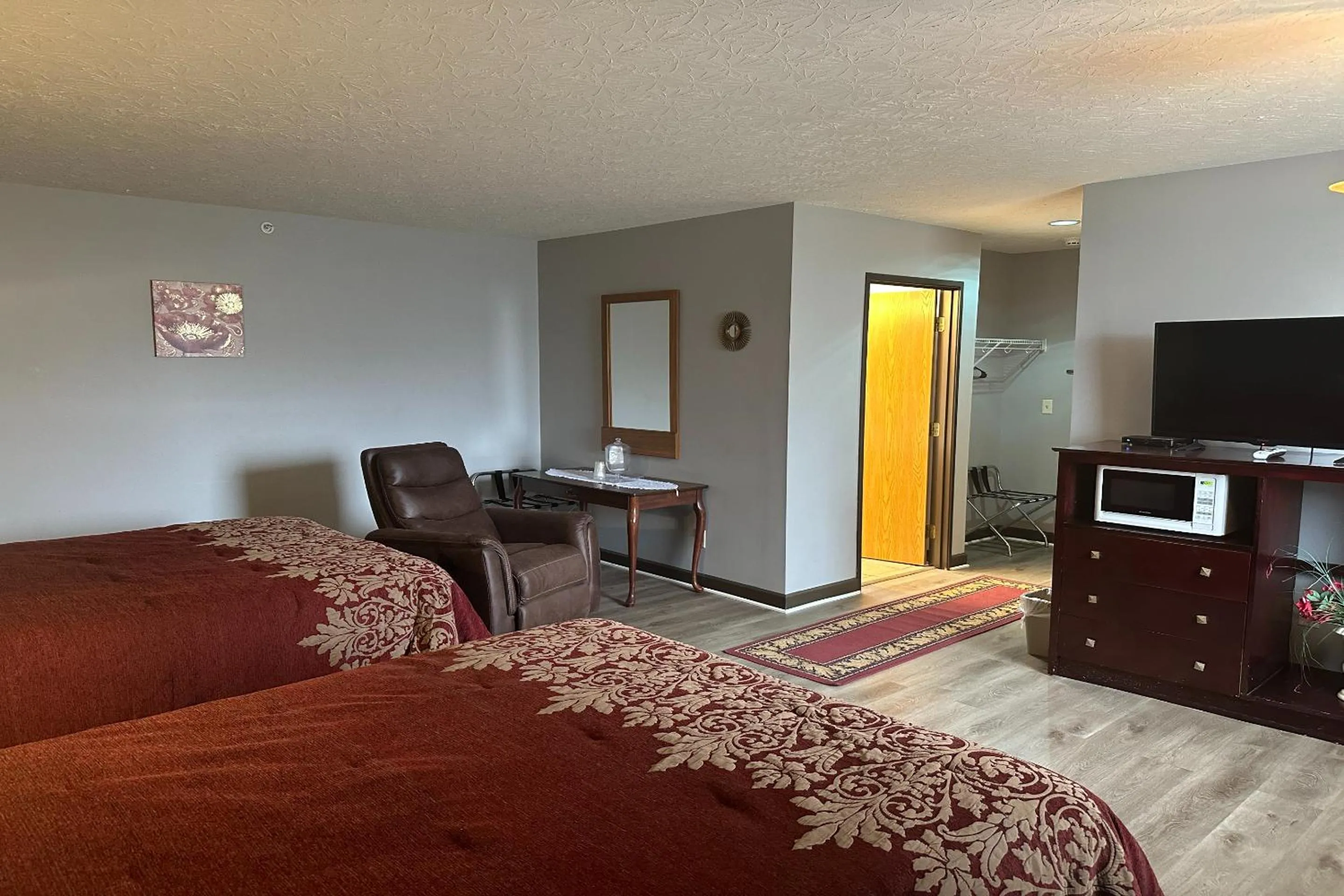Bedroom, Bed in Fairway Inn Florence Indiana