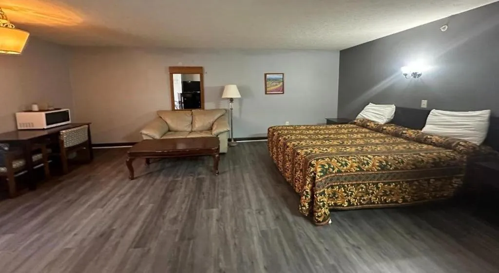 Bed in Fairway Inn Florence Indiana