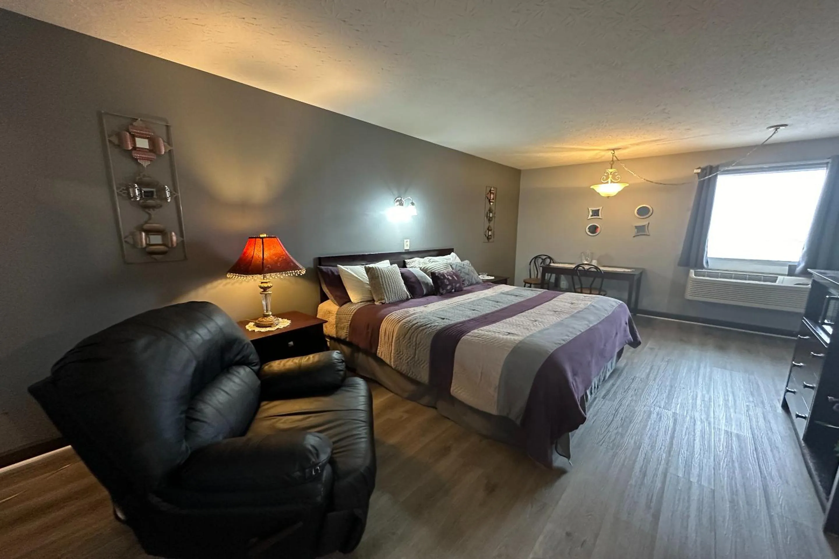 Bedroom, Bed in Fairway Inn Florence Indiana