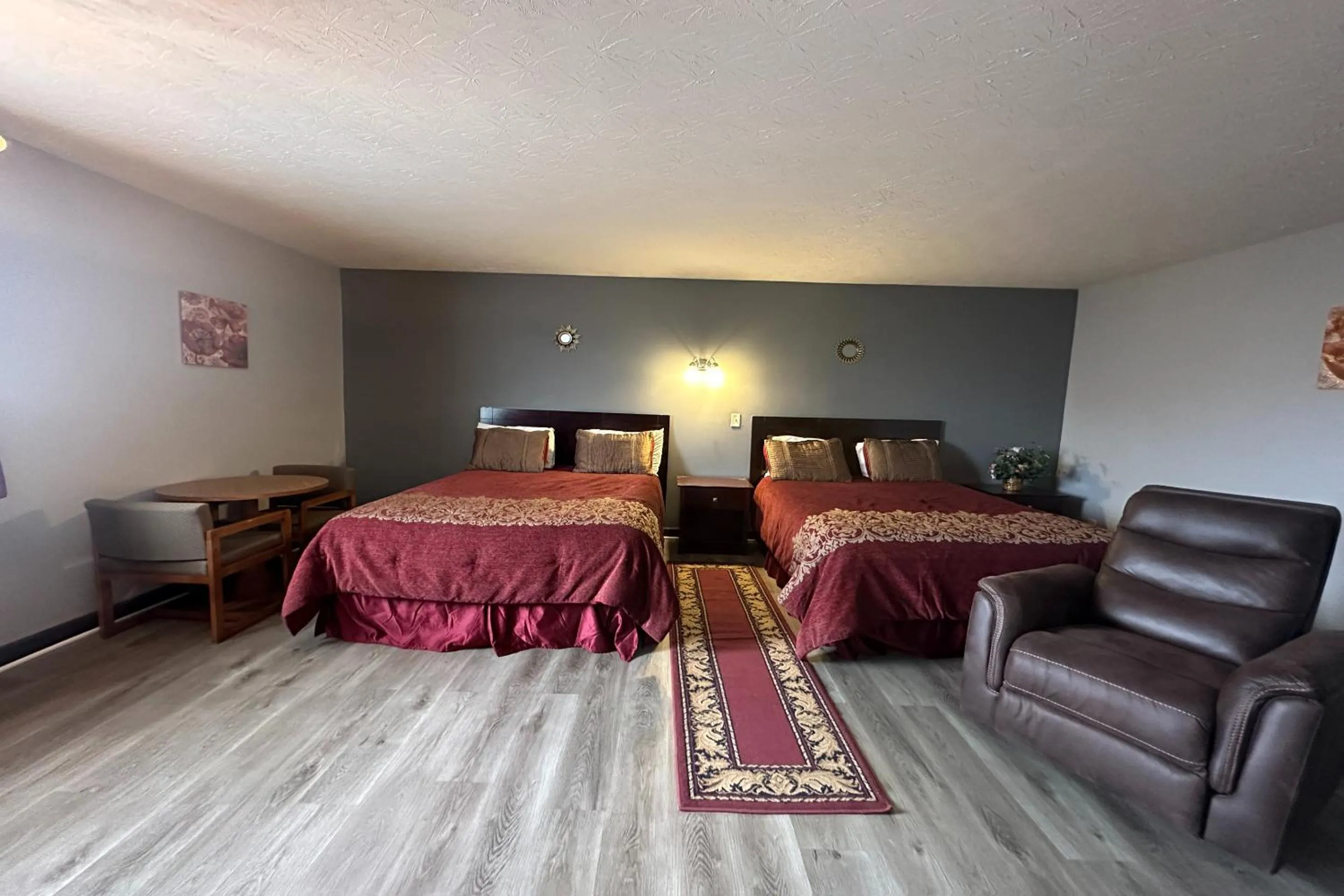 Bedroom, Bed in Fairway Inn Florence Indiana