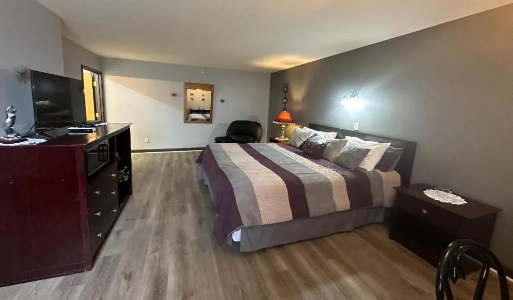 Bed in Fairway Inn Florence Indiana