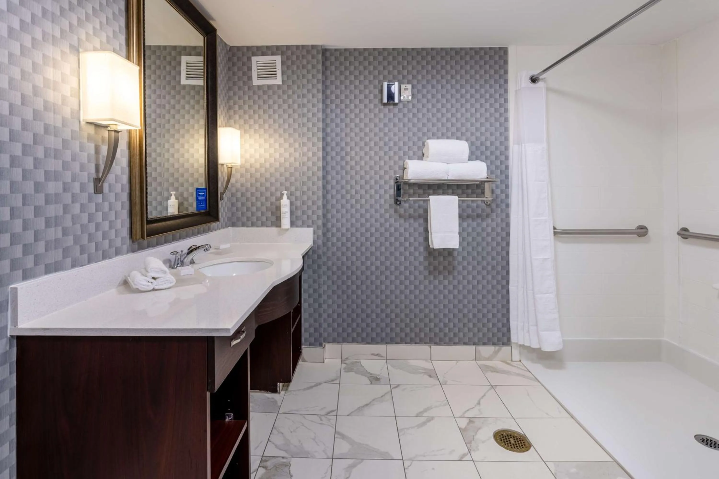 Bathroom in Homewood Suites by Hilton Rochester/Greece, NY