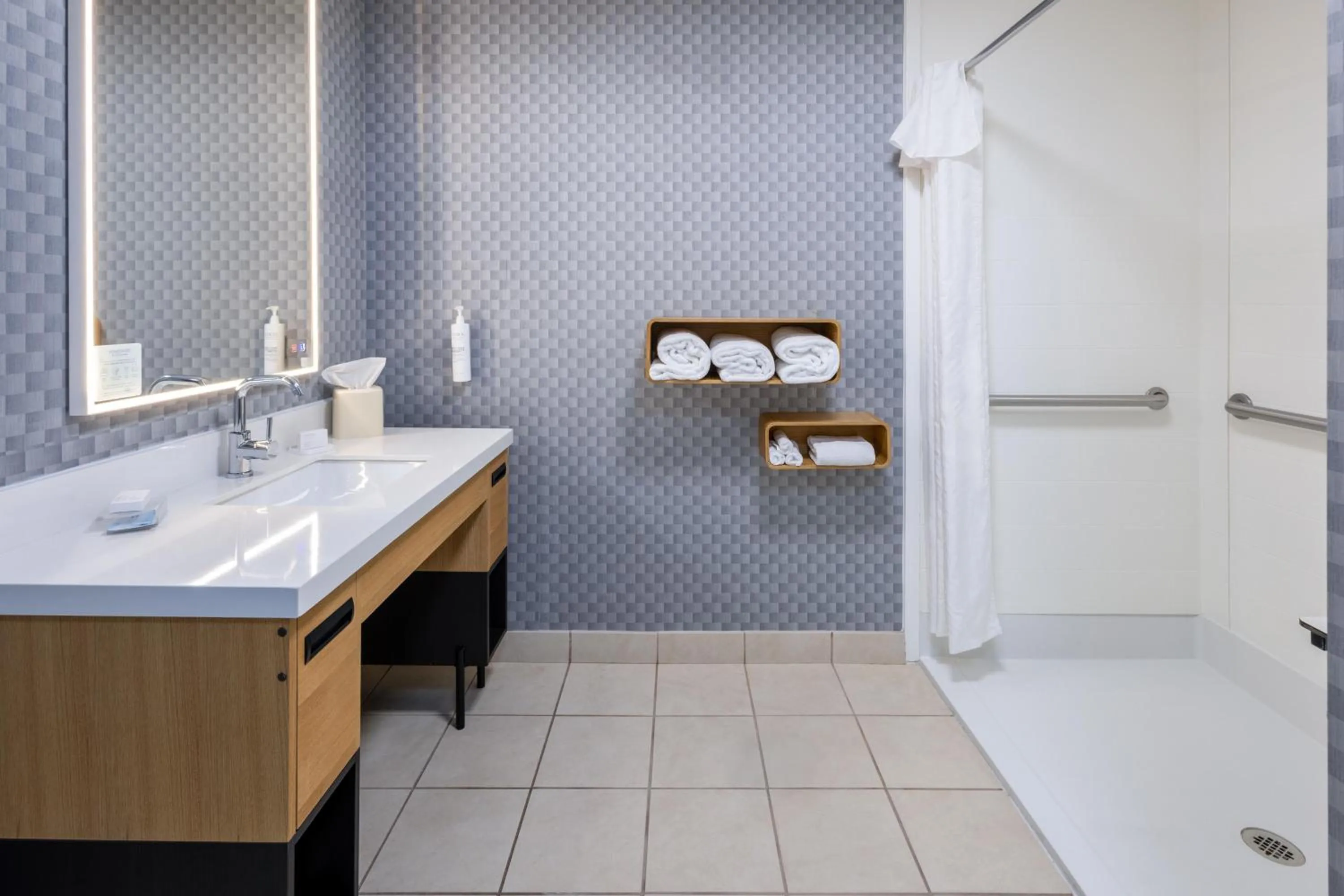 Bathroom in Homewood Suites by Hilton Rochester/Greece, NY