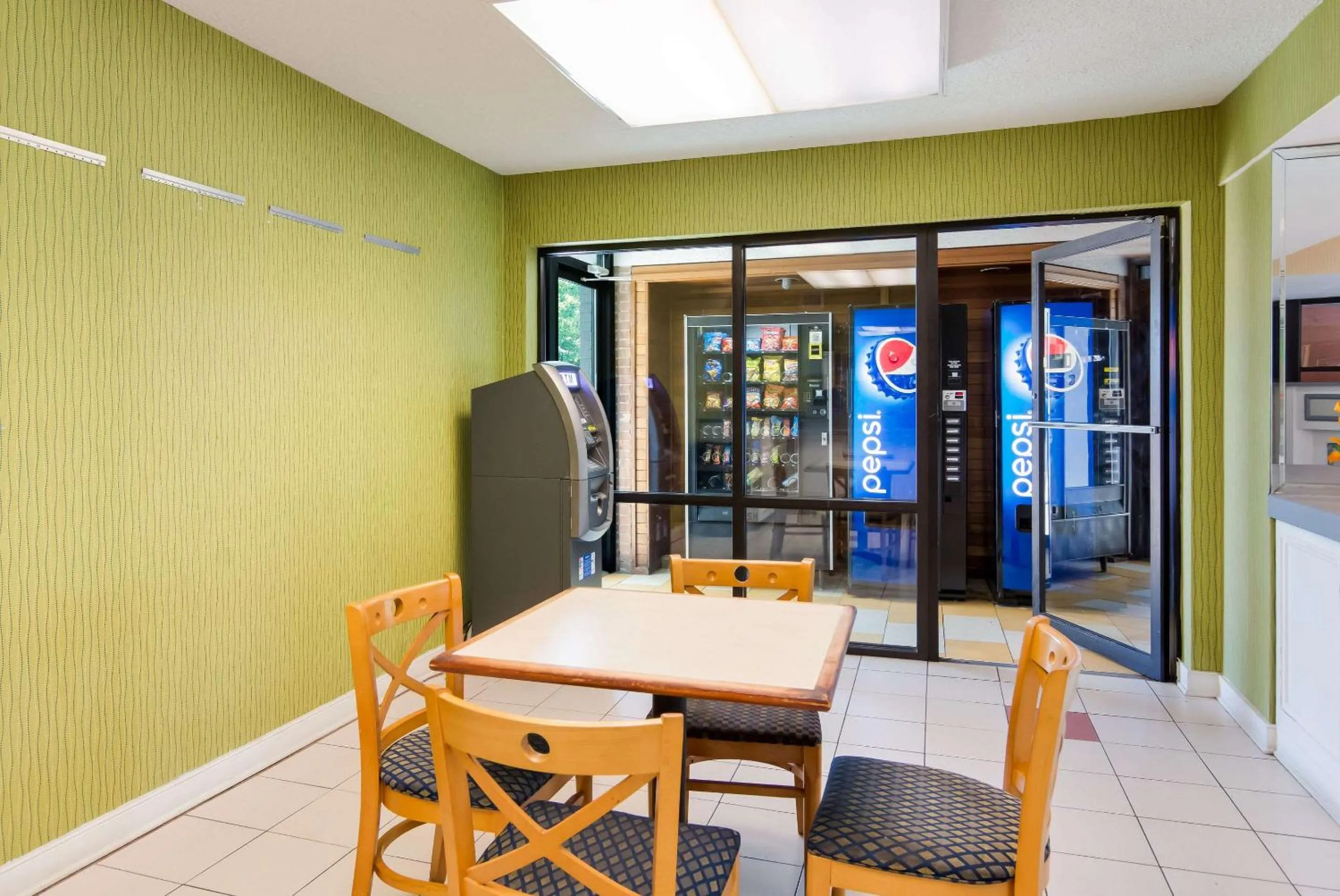 Breakfast in Rodeway Inn At Fort Lee