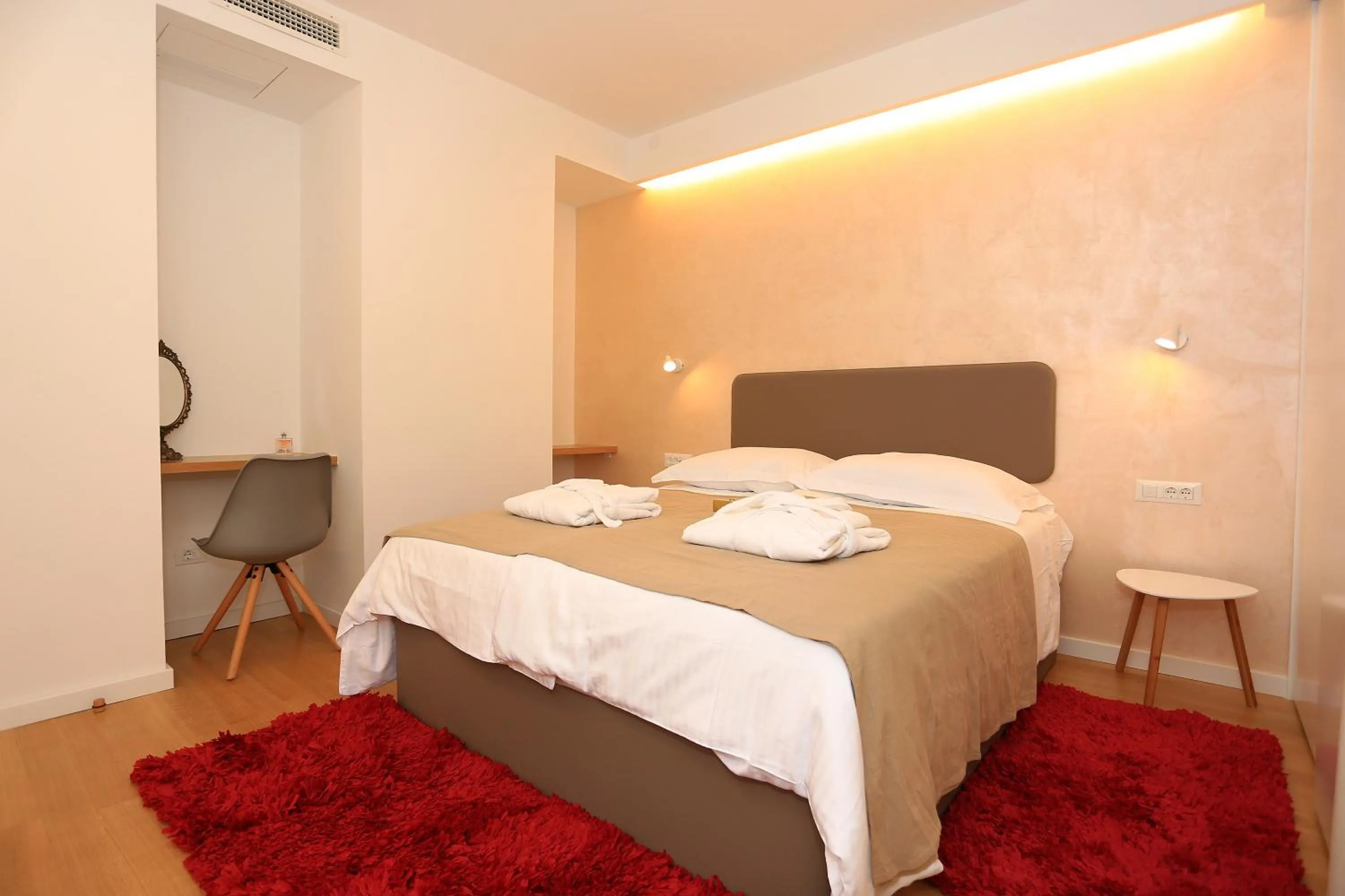 Bed in Lotos